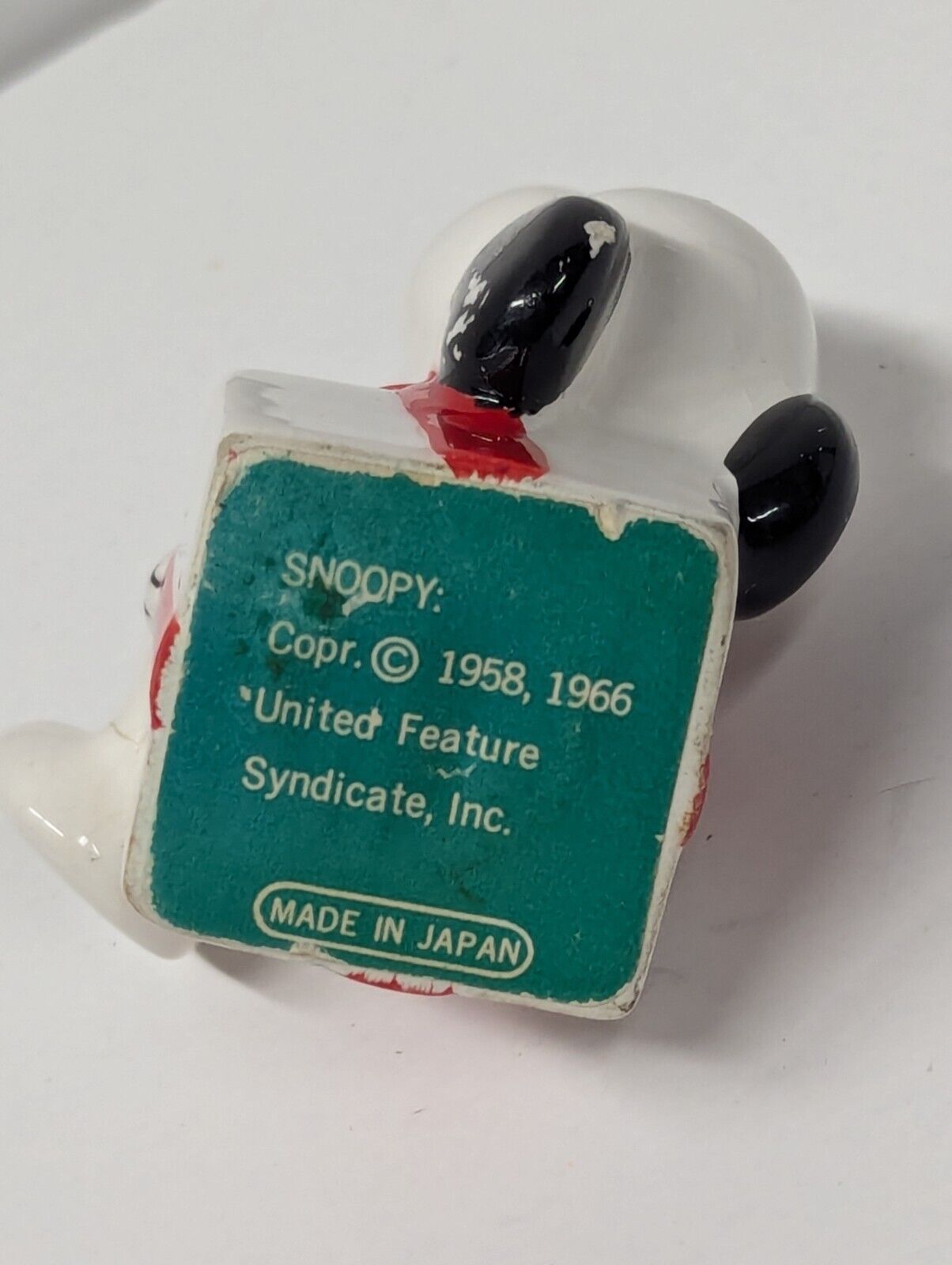 Vintage Peanuts Snoopy On Present Gift Ceramic Ornament Made In Japan 1966