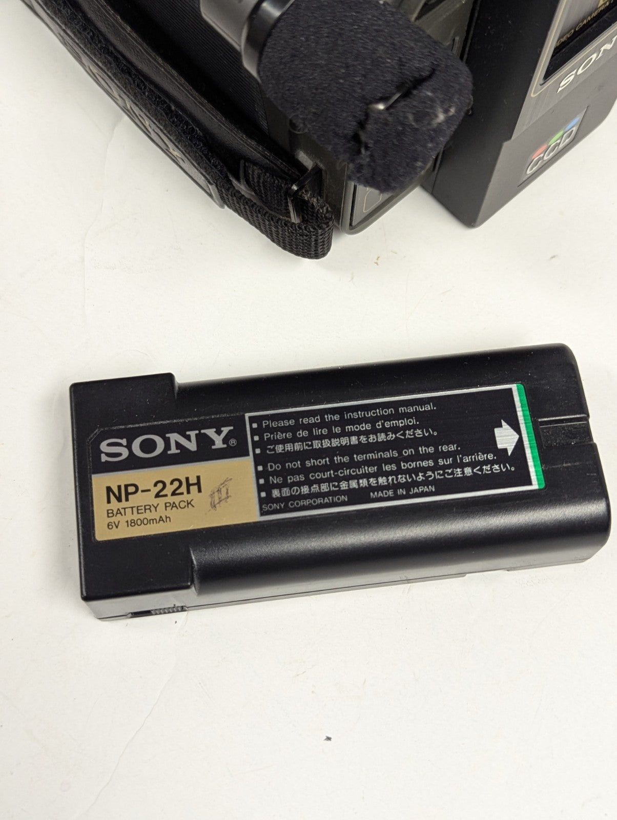 VINTAGE Sony CCD-M8u Video 8 Camera, Case & Extras UNTESTED