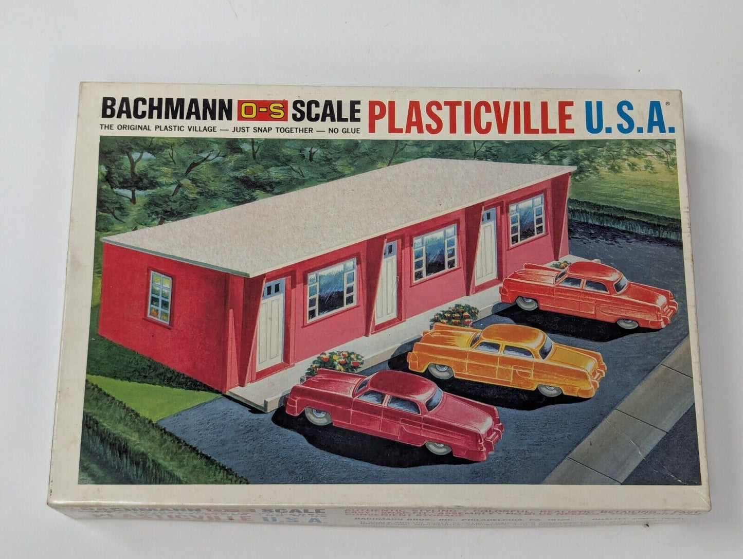 Bachmann Plasticville USA O-S Scale Motel 1913-200 Snap Together Kit Cars