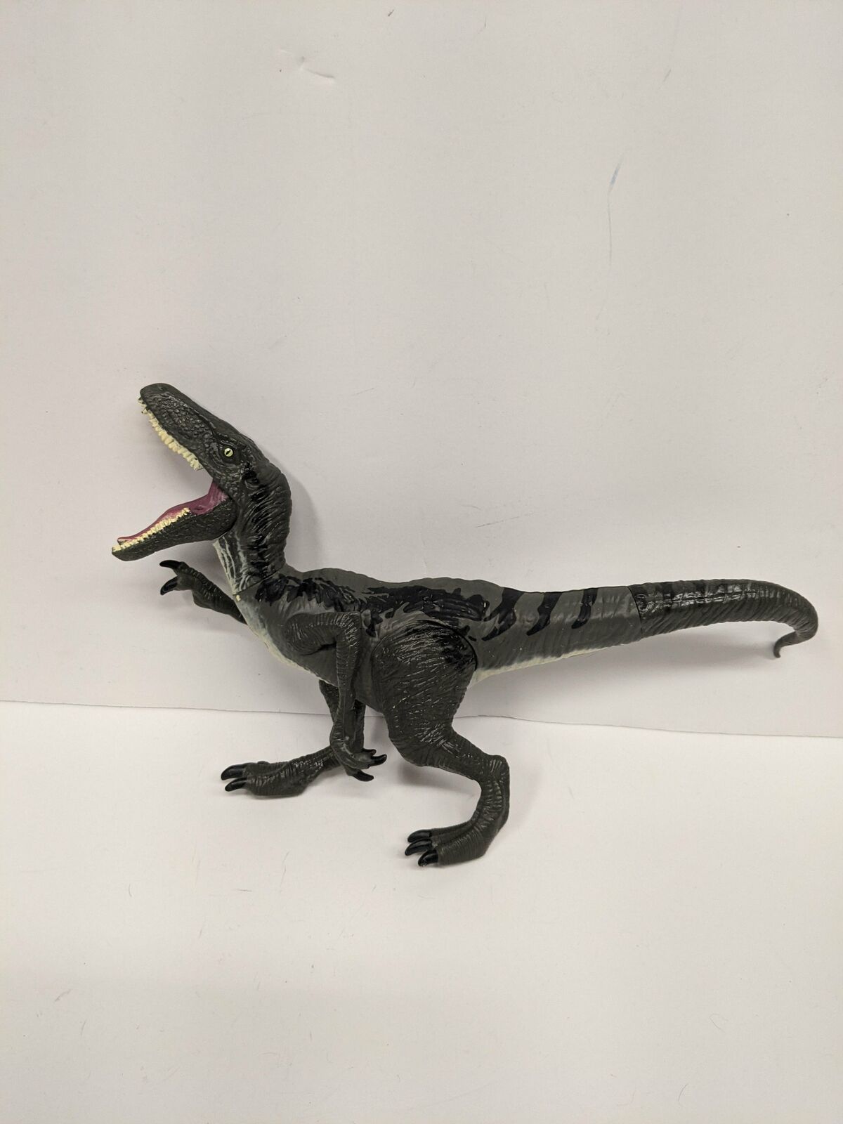 Jurassic World Velociraptor Loose