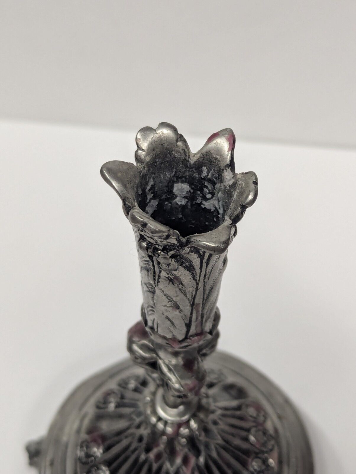 METROPOLITAN MUSEUM OF ART Vintage 1988 TWO (2) MATCHING CANDLE STICK HOLDERS