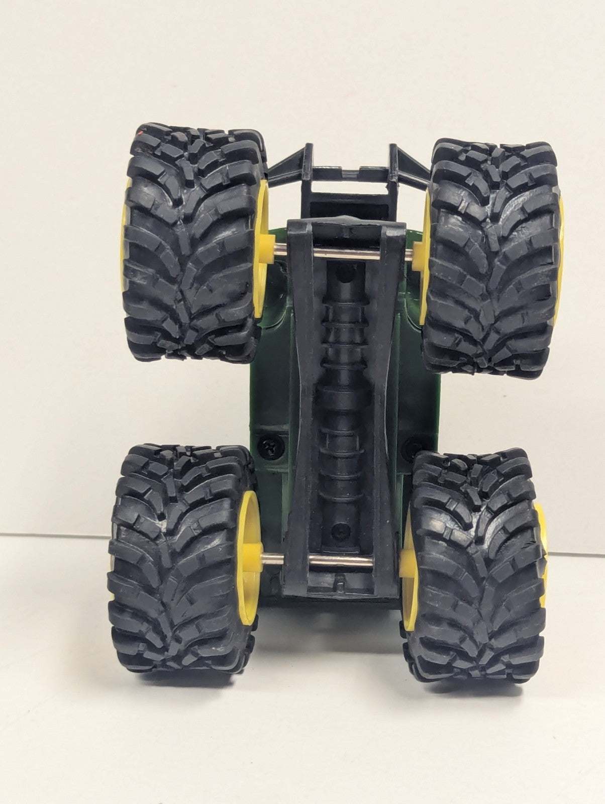 Ertl John Deere 1:43 Scale DieCast Gator 4x4 #0910Q00