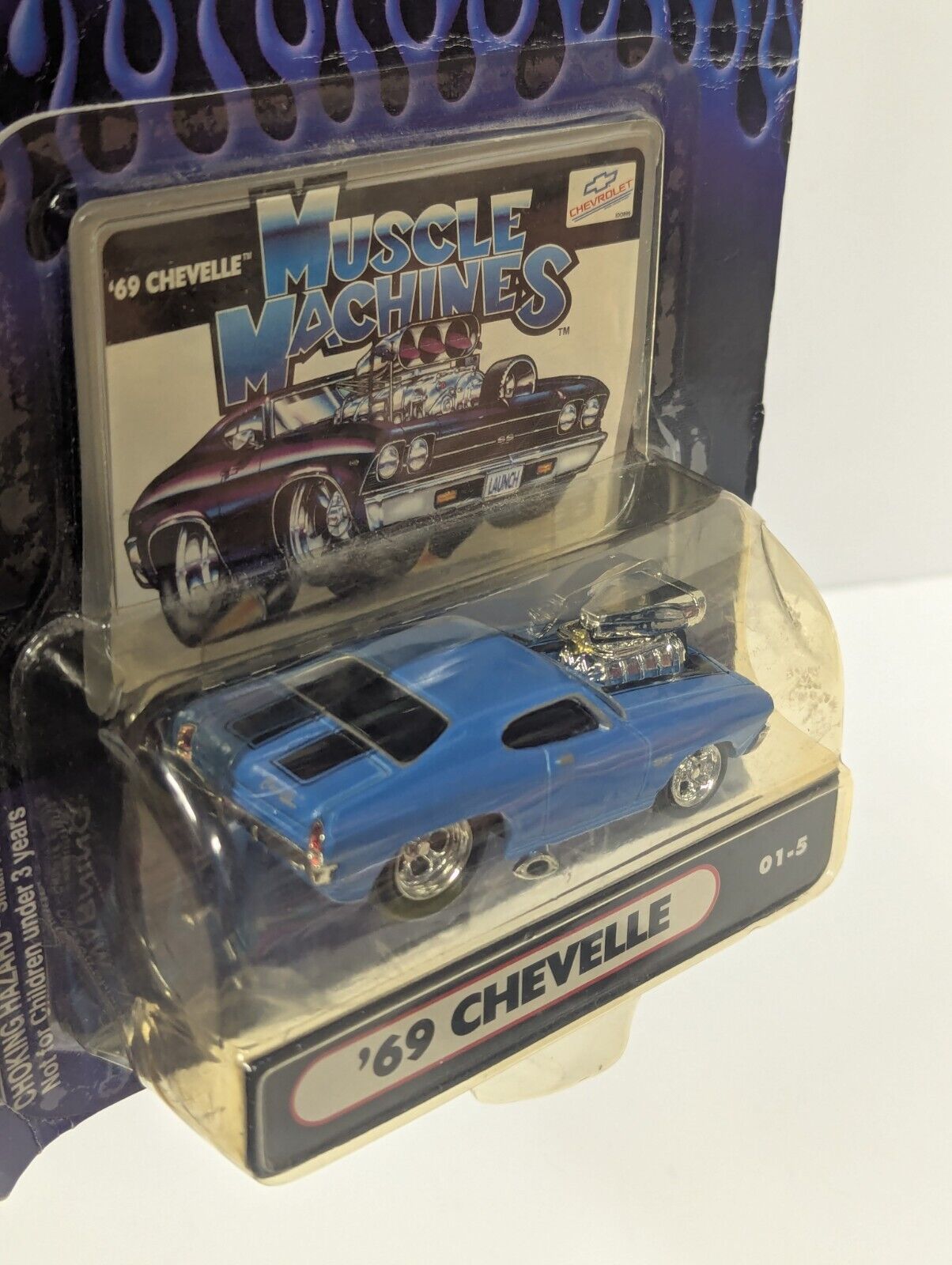 MUSCLE MACHINES 2001 '69 CHEVELLE BLUE 01-5