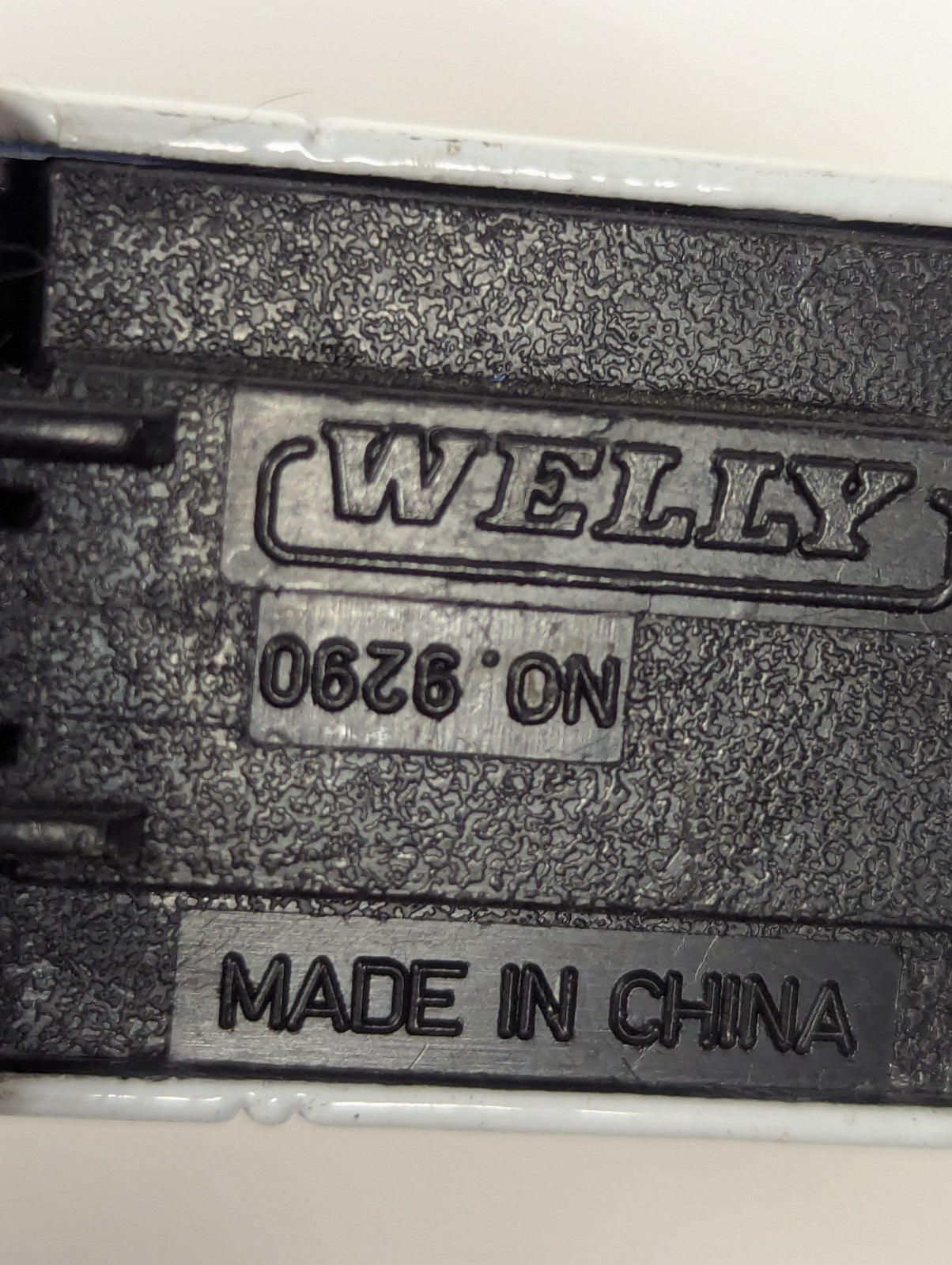 Diecast Model - Welly No. 99290 - Mercedes Benz Van - Ambulance