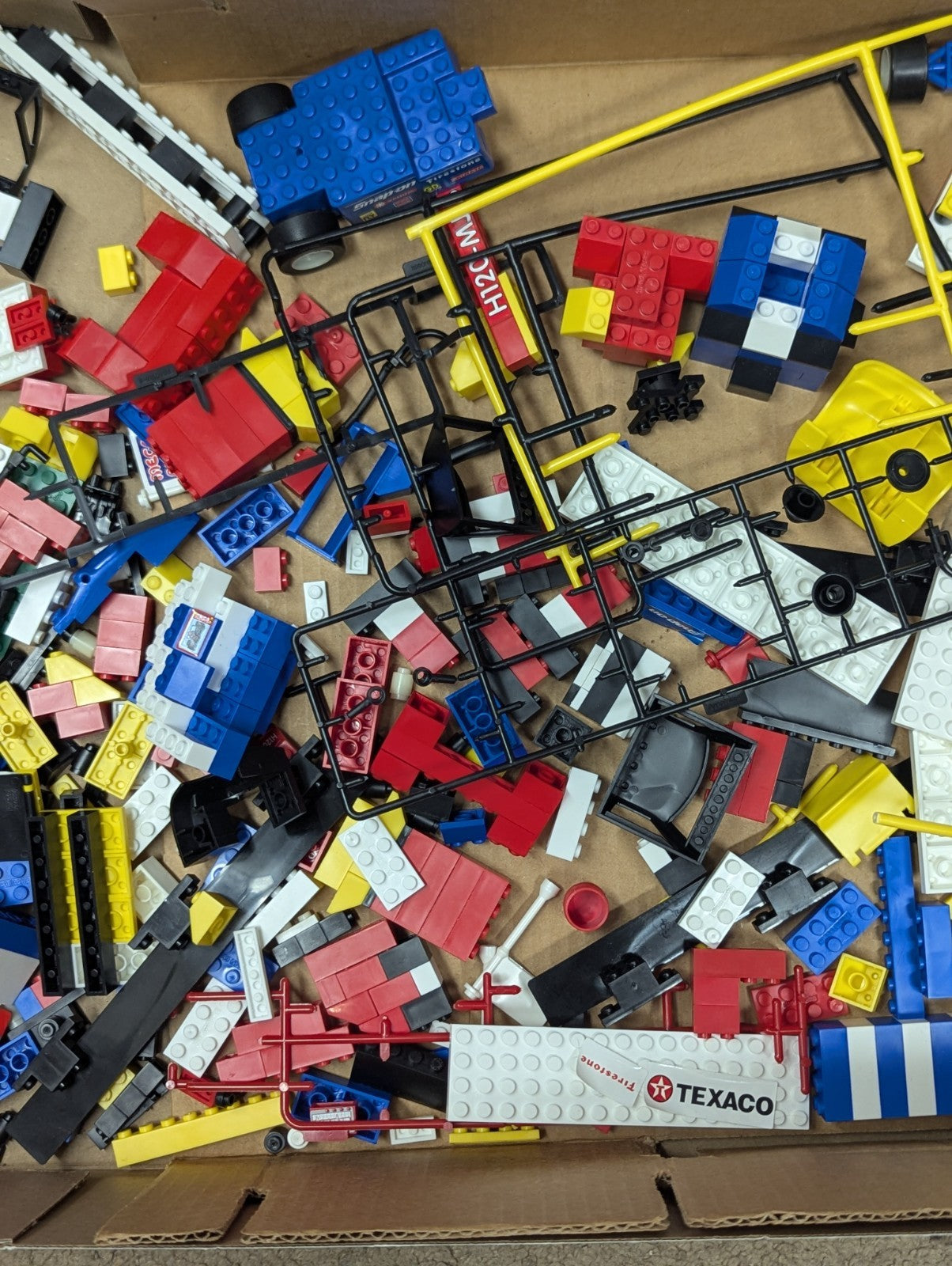 1996 MEGA BLOKS Motor Sport: Build & Race Speedway (9801) Damaged Box Incomplete