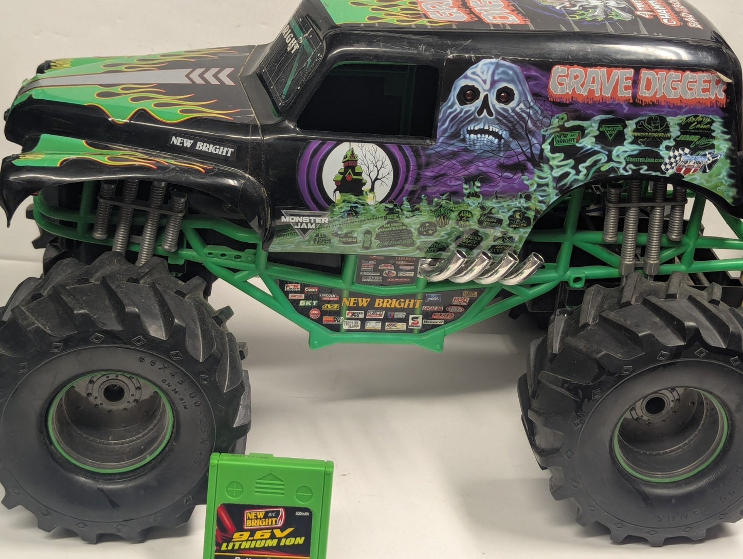 RARE New Bright 1:10 RC 9.6V Monster Jam Grave Digger Truck No remote Crawler
