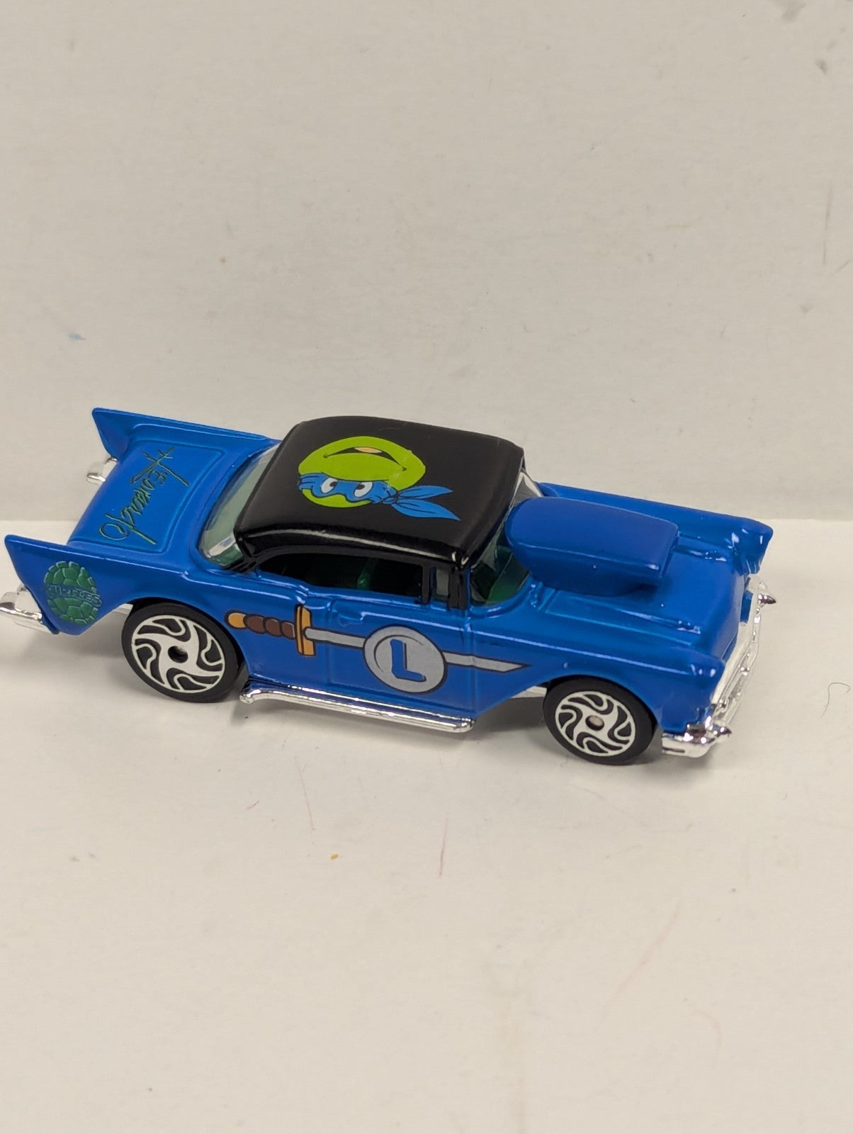 Racing Champions Teenage Mutant Ninja Turtles 1957 Chevy Leonardo 1:64 Scale