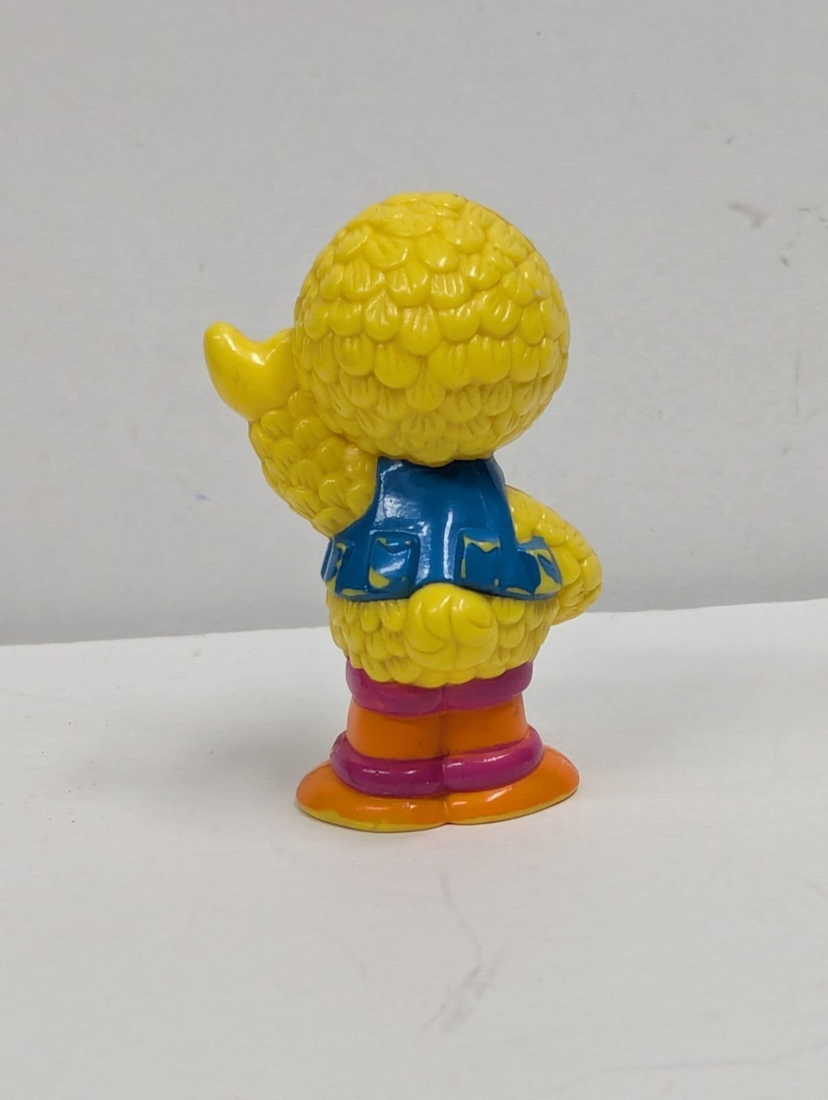 Jim Henson Sesame Street Big Bird Hoding Camea- 2  3/4" Figure