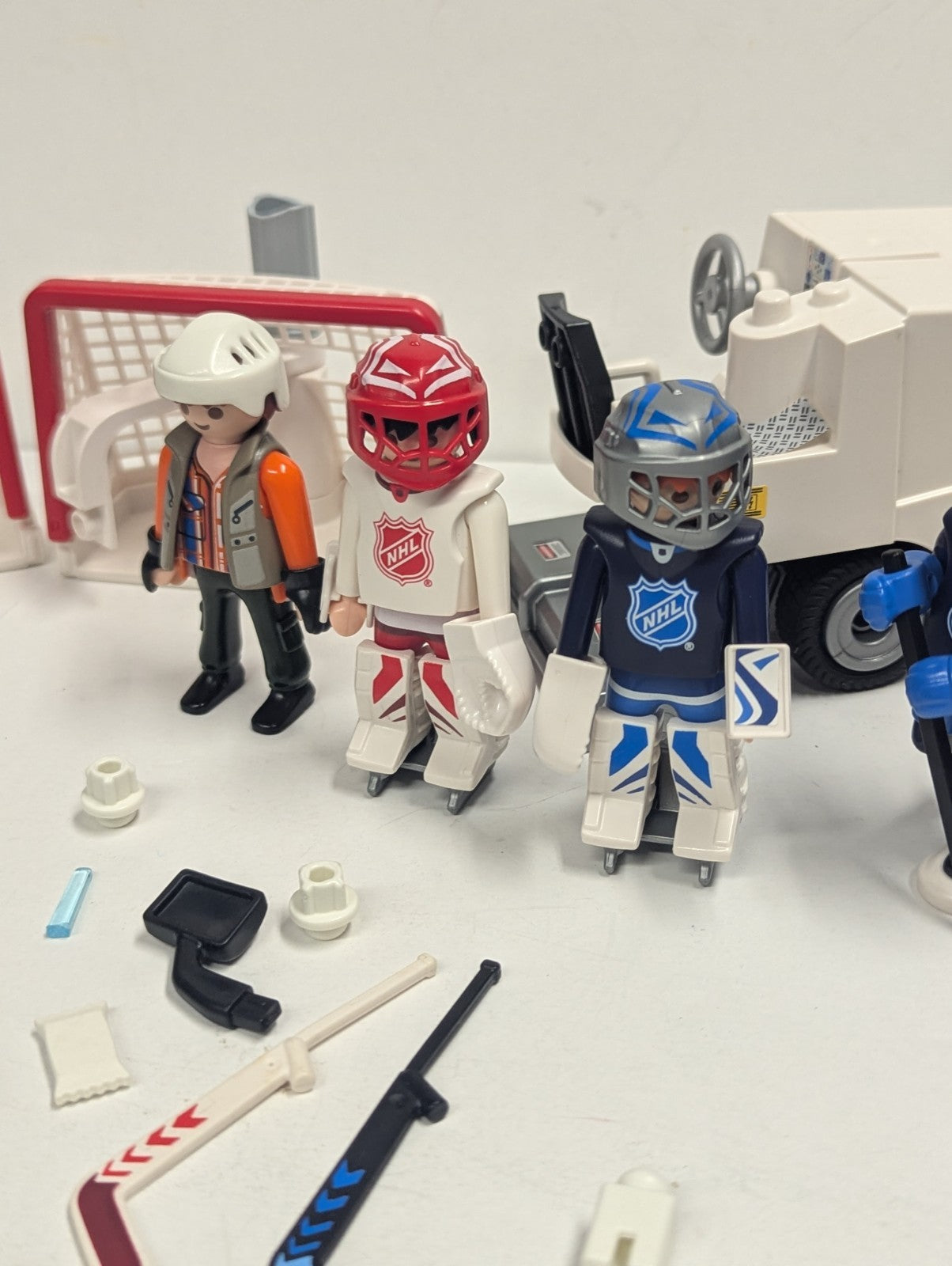 Playmobil Set 5068 NHL Hockey Rink with Players & Accessories See Pictures
