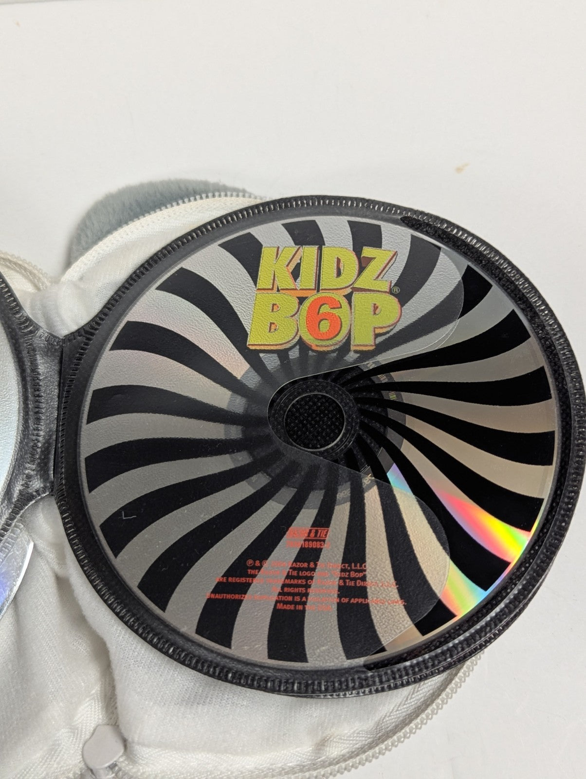 2004 Cat Head CD Case by FaceCase Retro Y2K Storage Holder with 13 CD's Kidz Bop