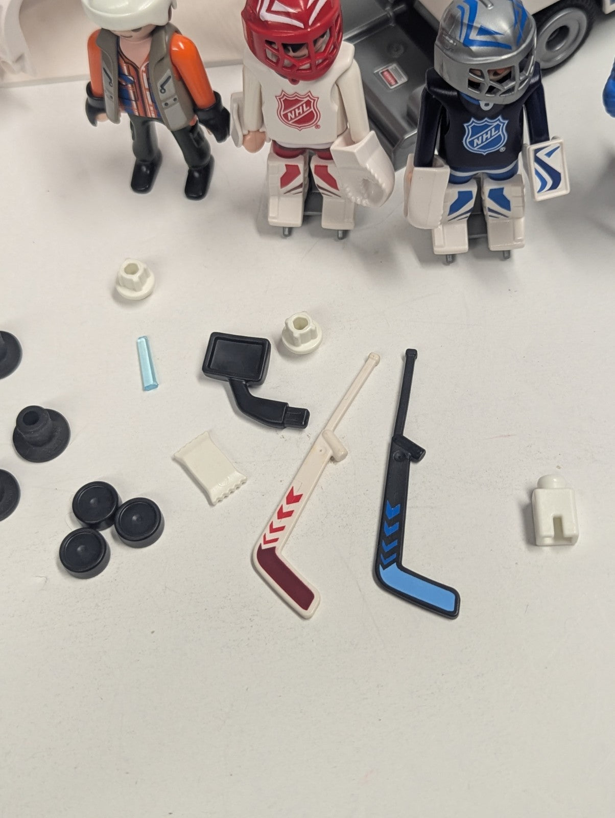 Playmobil Set 5068 NHL Hockey Rink with Players & Accessories See Pictures