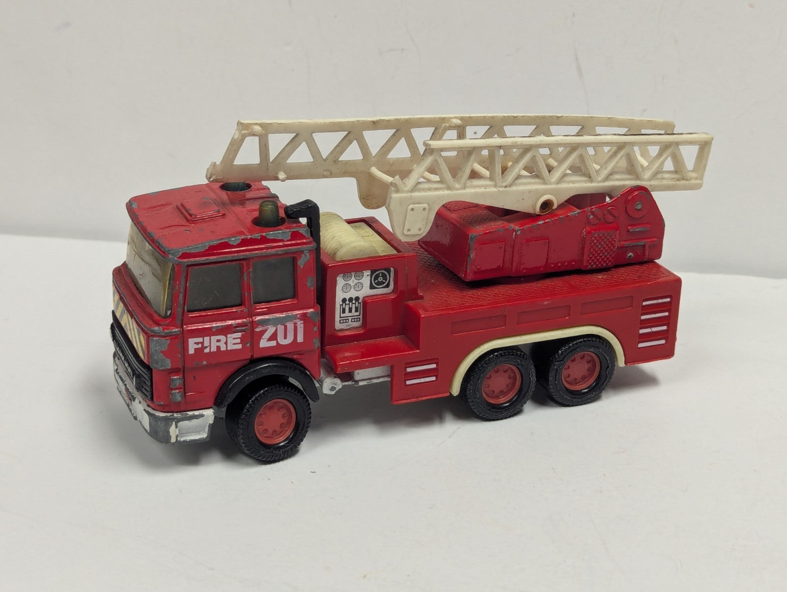 1988 MATCHBOX SUPER KINGS FIRE TRUCK 201 - LADDER RESCUE - Broken Ladder See Pic