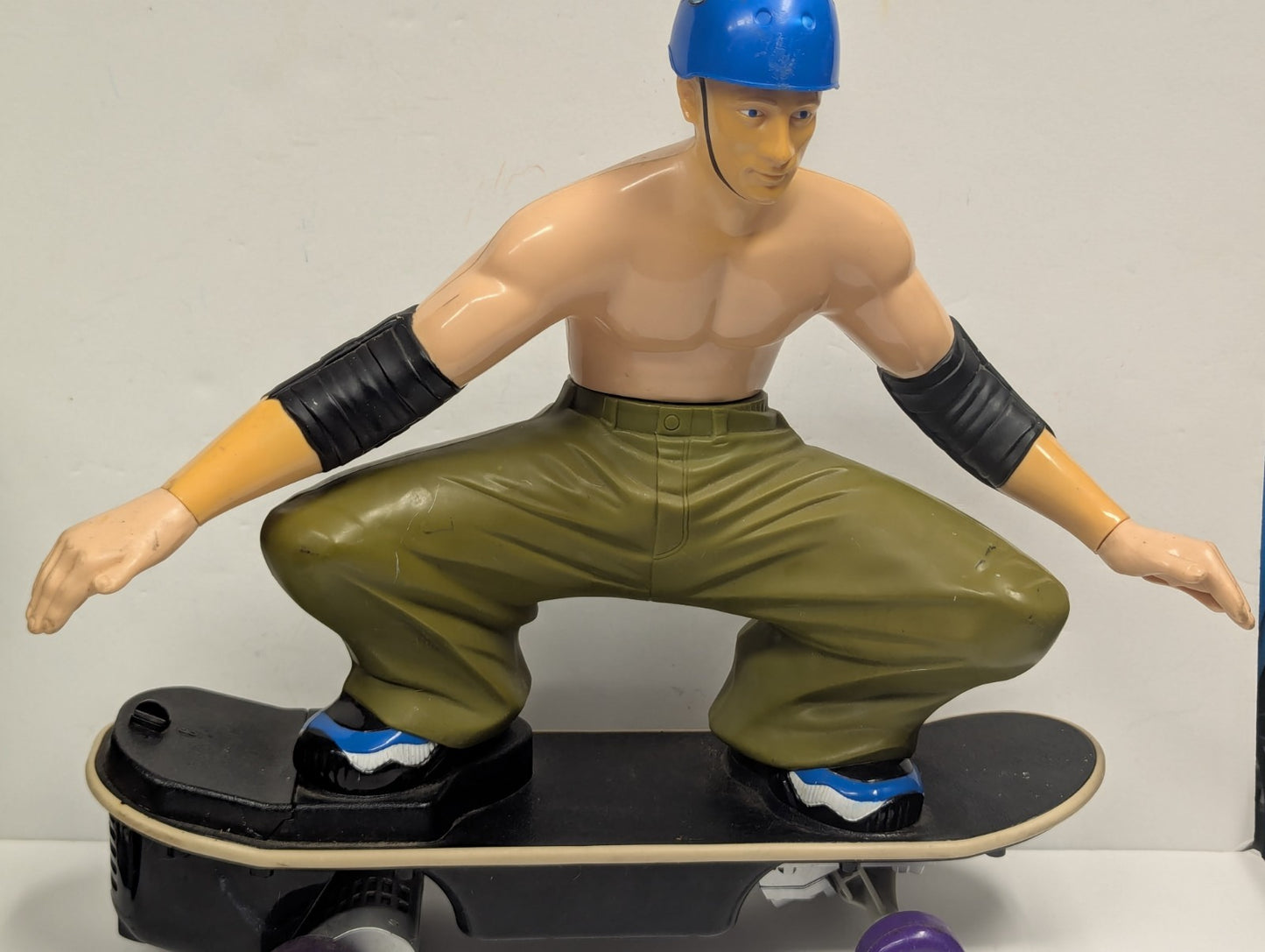 Vintage 2001 Tyco R/C Tony Hawk Xtreme Skateboard with Remote Untested