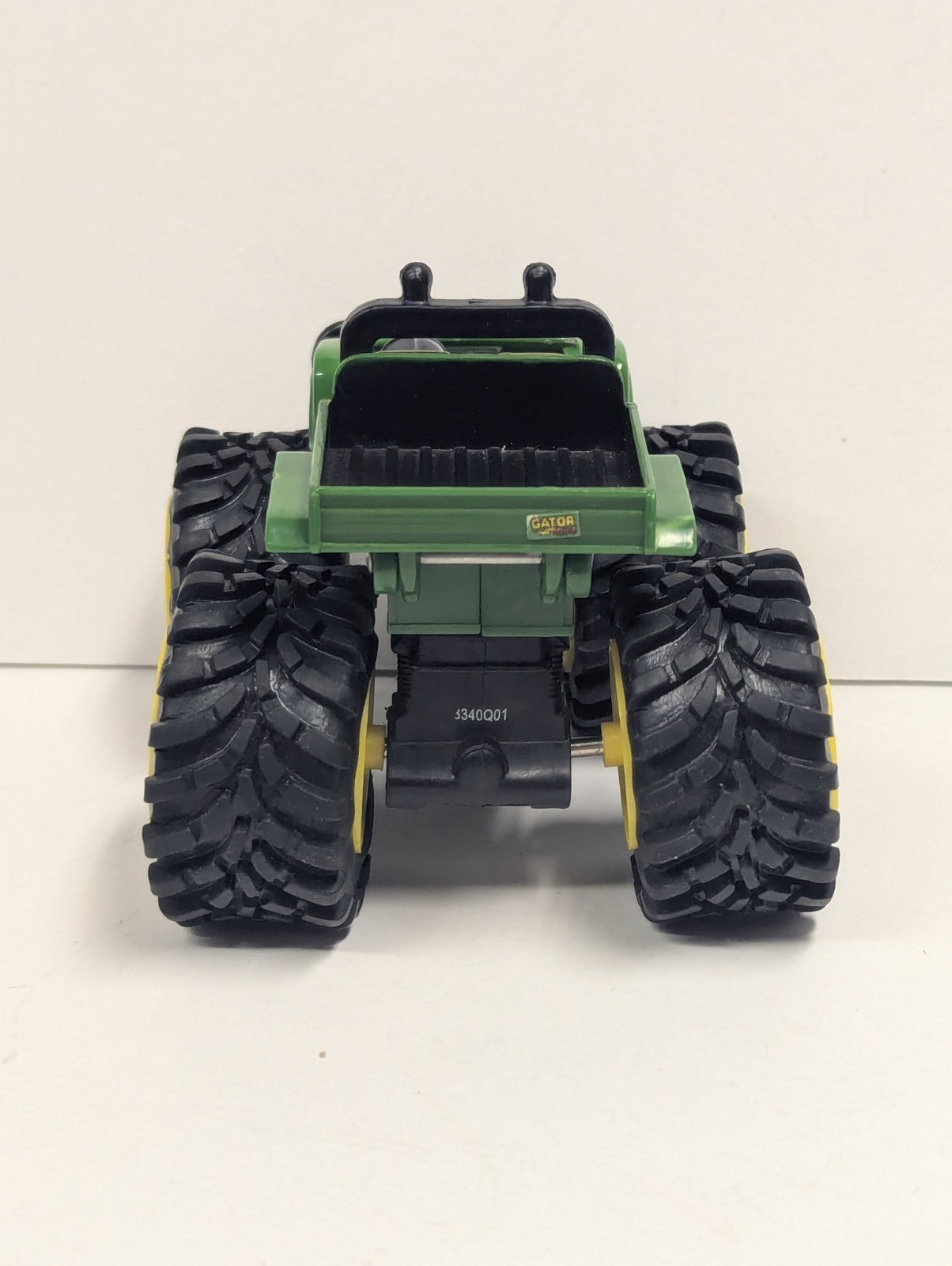 Ertl John Deere 1:43 Scale DieCast Gator 4x4 #0910Q00 