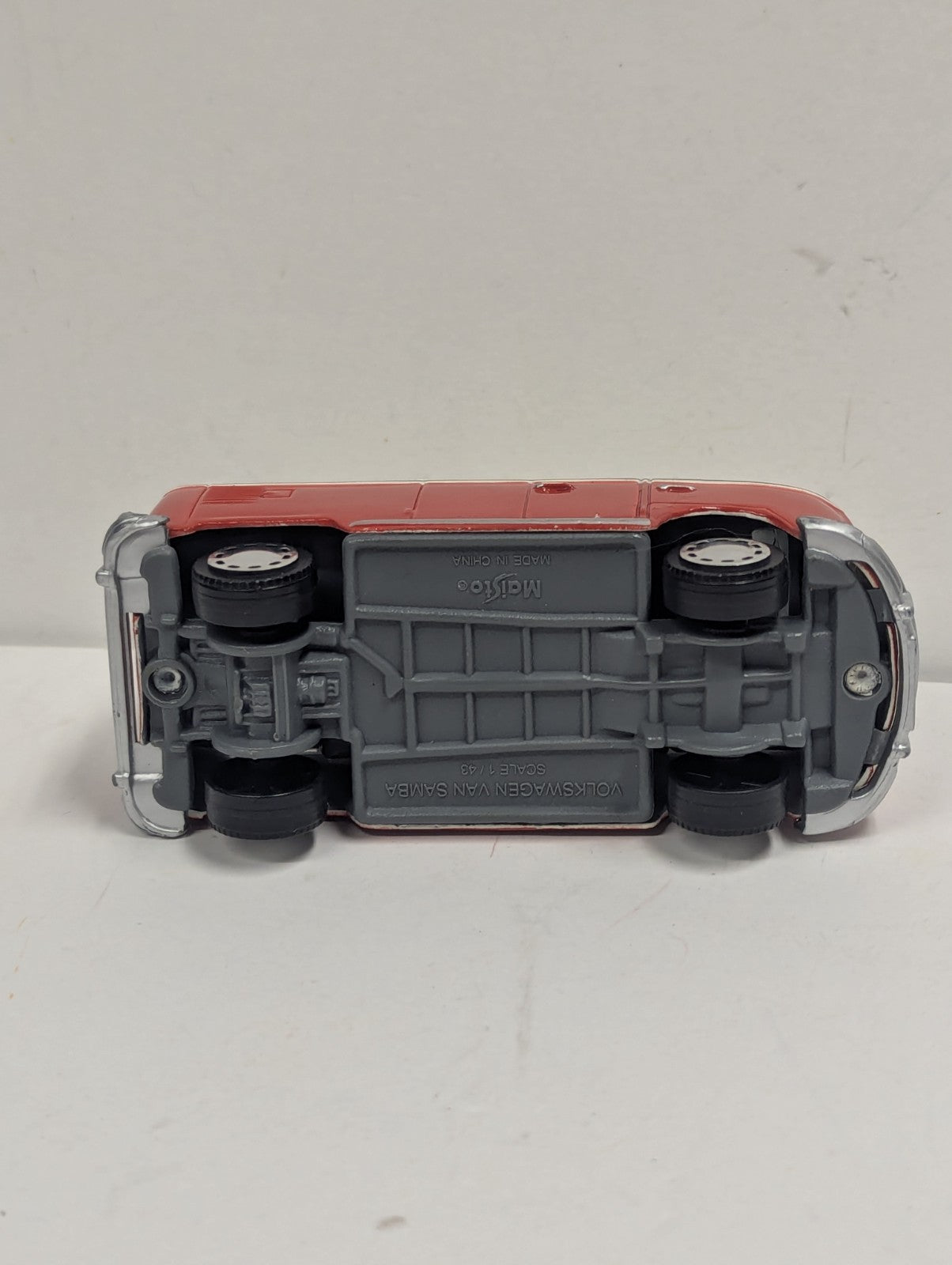 Maisto Volkswagen Van Samba  Toy Car Model - 1/43 Scale