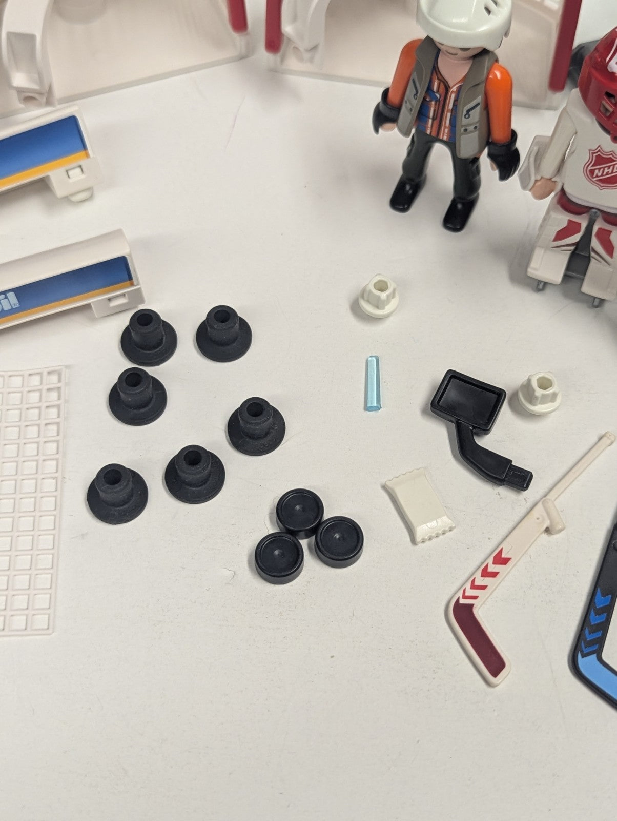 Playmobil Set 5068 NHL Hockey Rink with Players & Accessories See Pictures