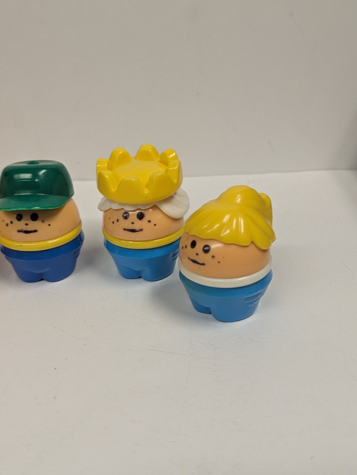 VINTAGE LITTLE TIKES Lot of 7 Wee Waffle Figures & Castle Horses for set #0900