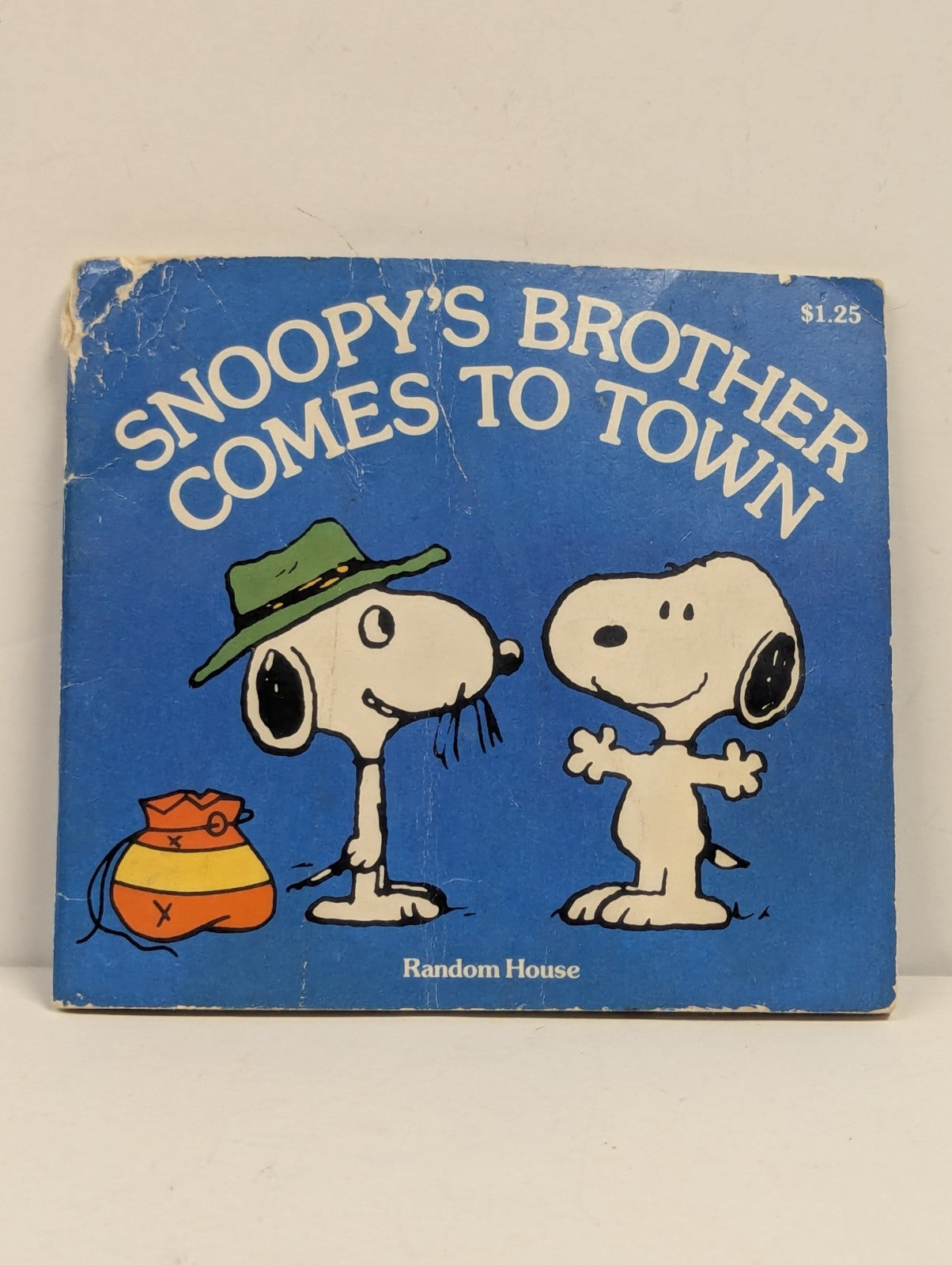 Snoopy's Brother Comes to Town - SoftcoverCharles M. Schulz