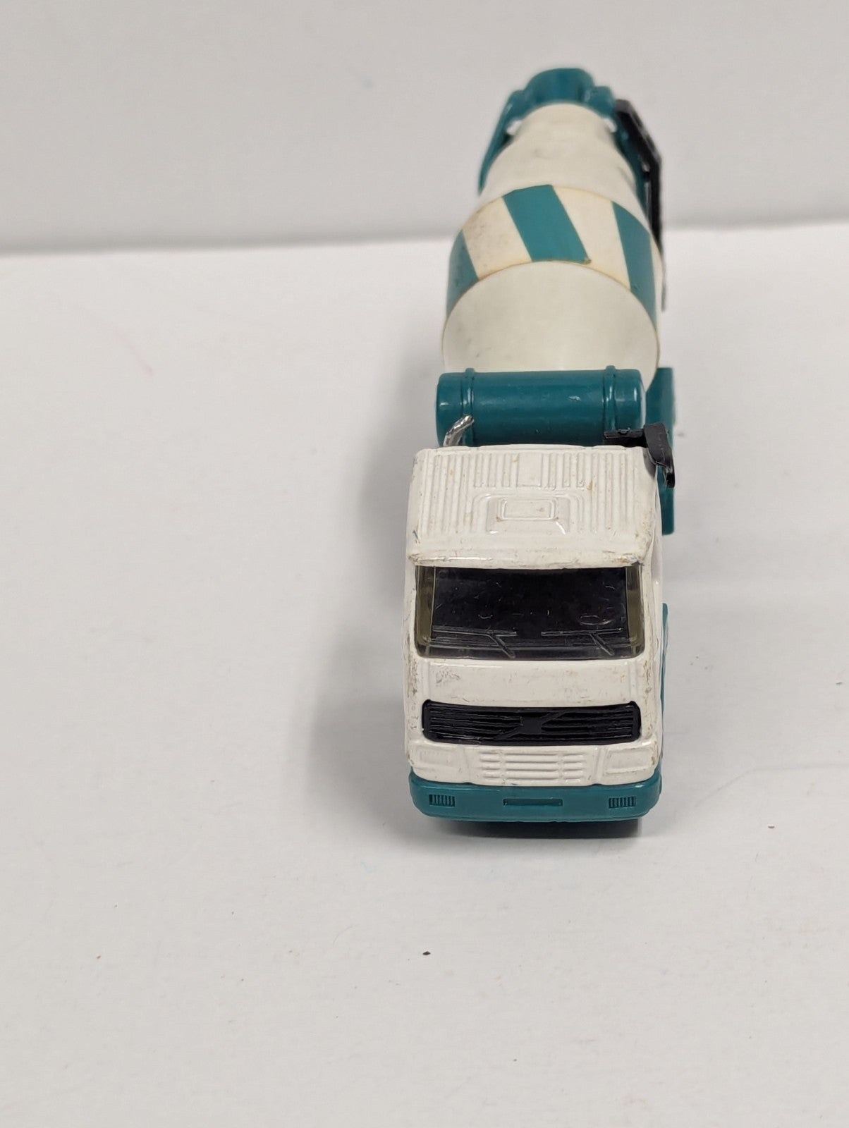 1999 Road Champs Volvo Style Cab Cement Truck 