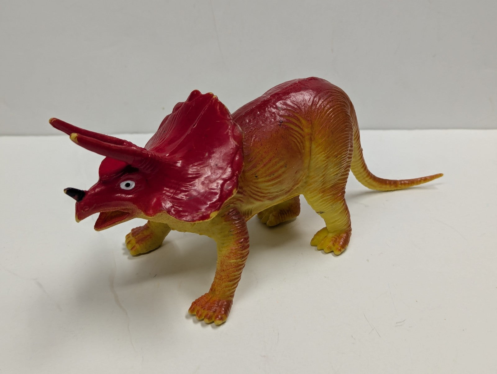 Vintage 1985 Imperial YELLOW & RED TRICERATOPS DINOSAUR Plastic Toy Figure