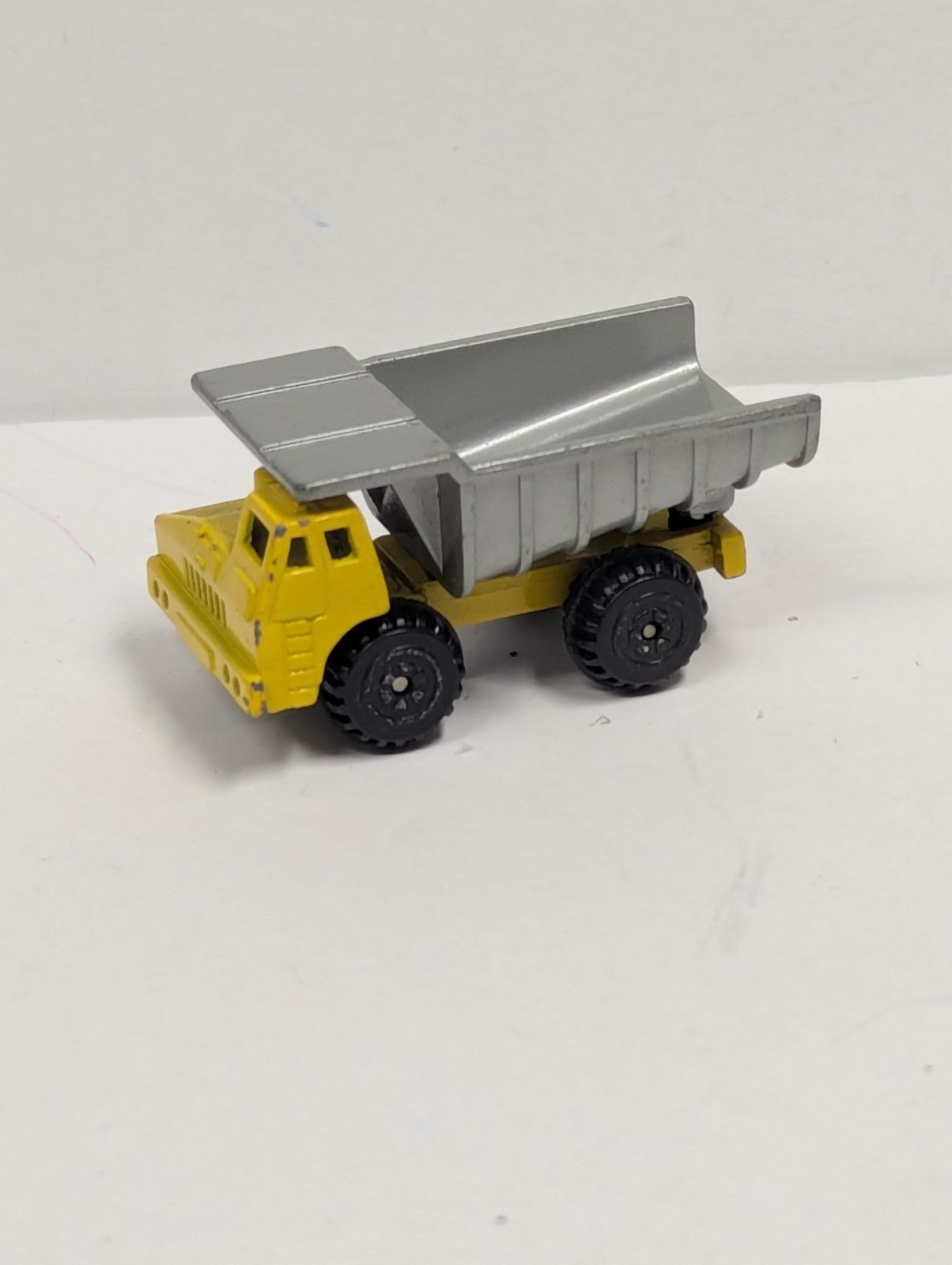 1997 1/64 Scale M.M.T.L Die Cast Dump Truck Toy 