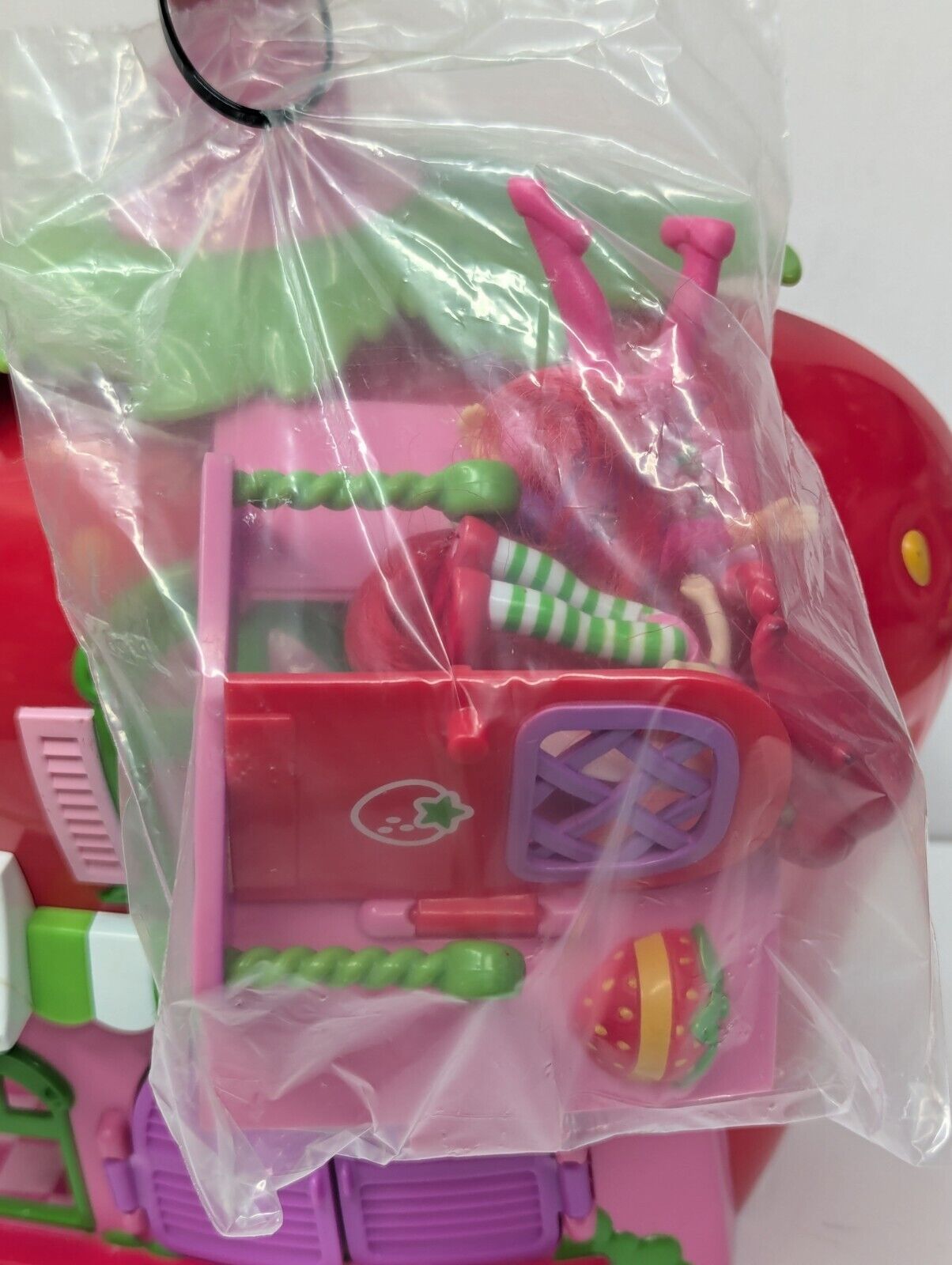 Strawberry Shortcake Twirly Bird Berry Cafe Doll House 2008 with Figure Extras