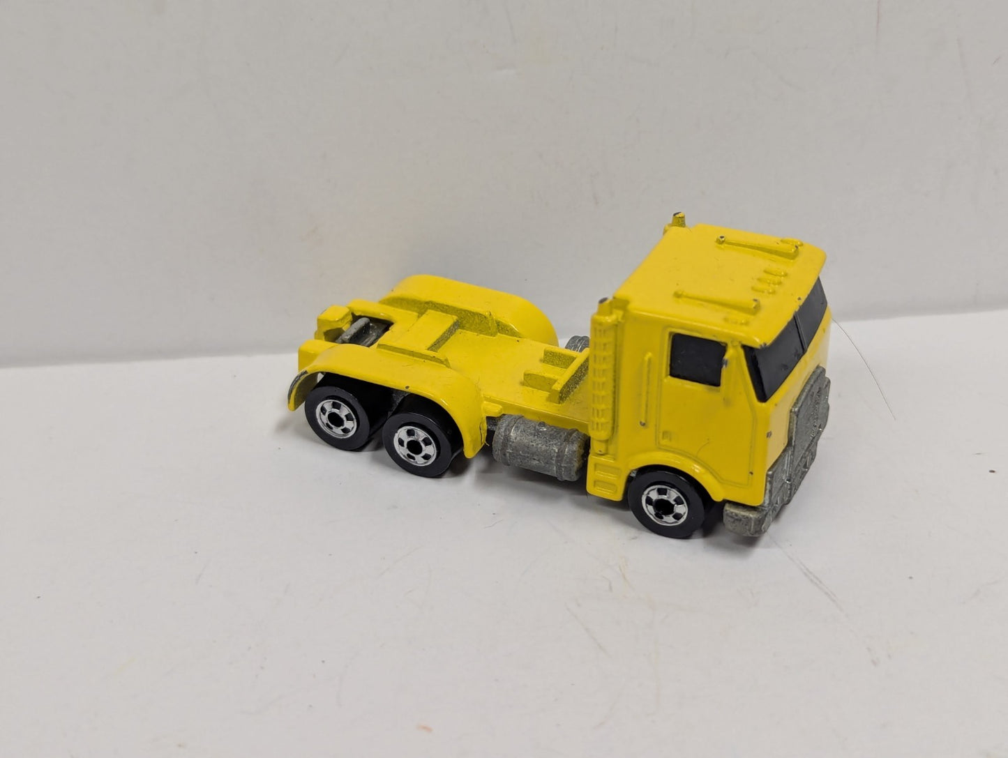 1985 Mattel Hot Wheels Yellow Wreckin' Rig Truck (Missing Ramp)