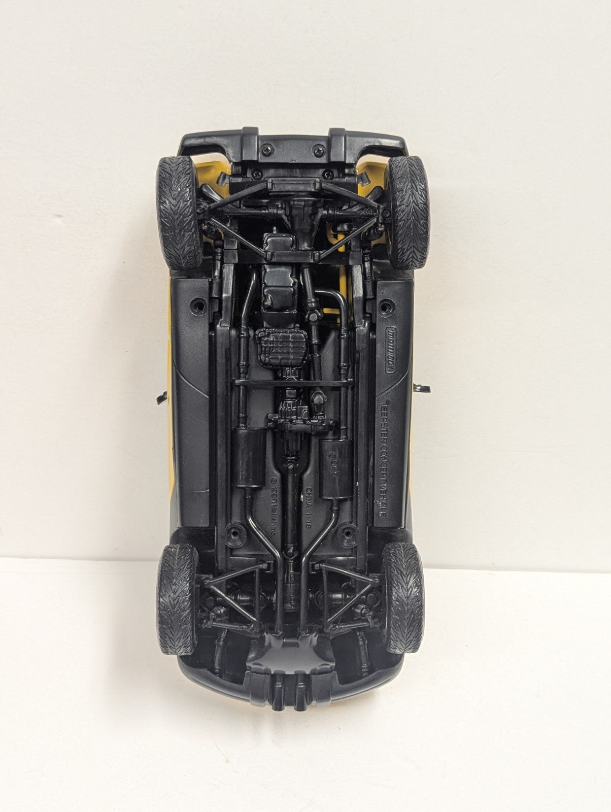 1999 Matchbox Jeep Jeepster Concept Vehicle in Yellow Die Cast 1:18 Scale Loose