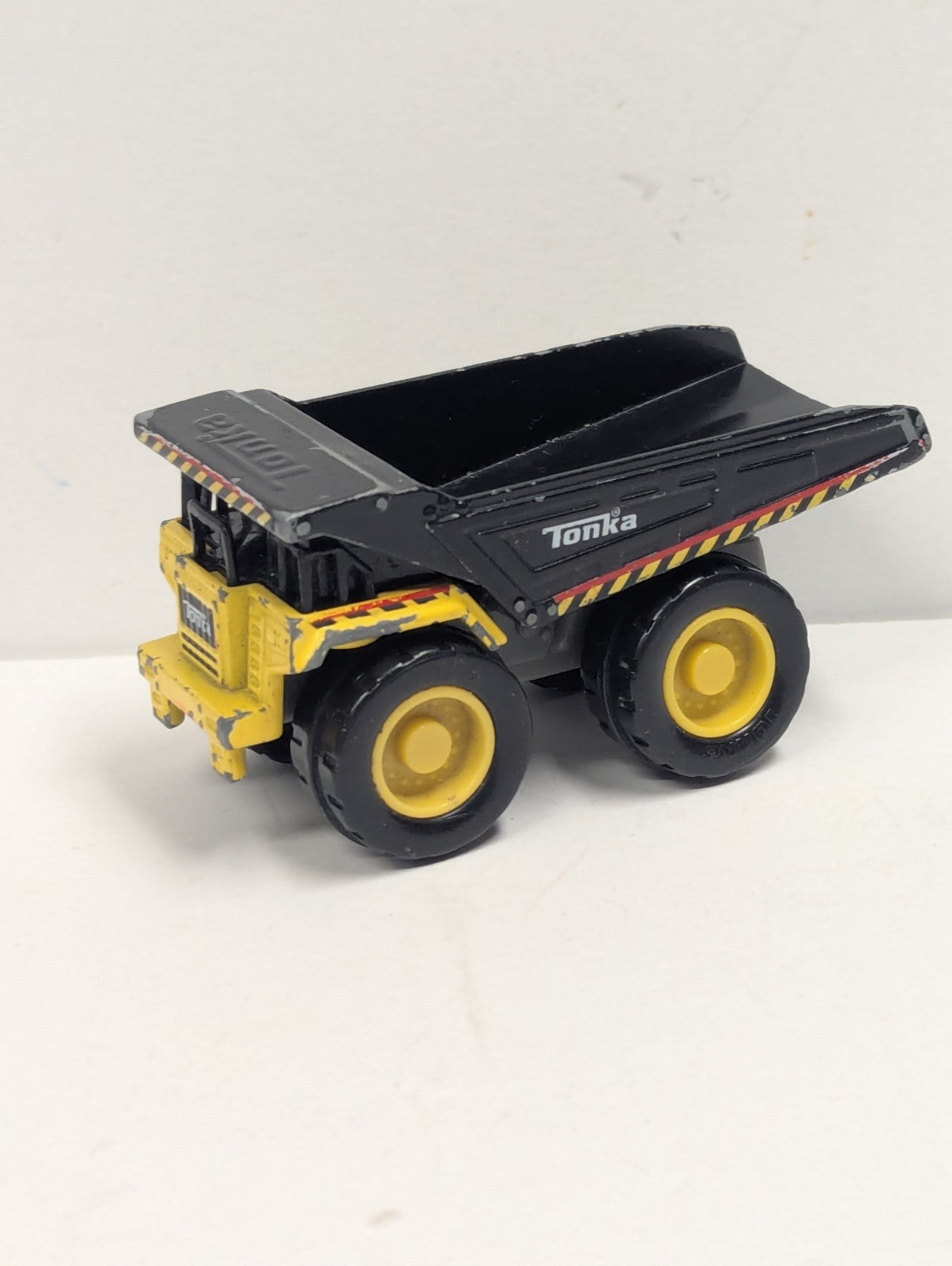 2020 Tonka Basic Fun Yellow 4" Diecast Dump Truck