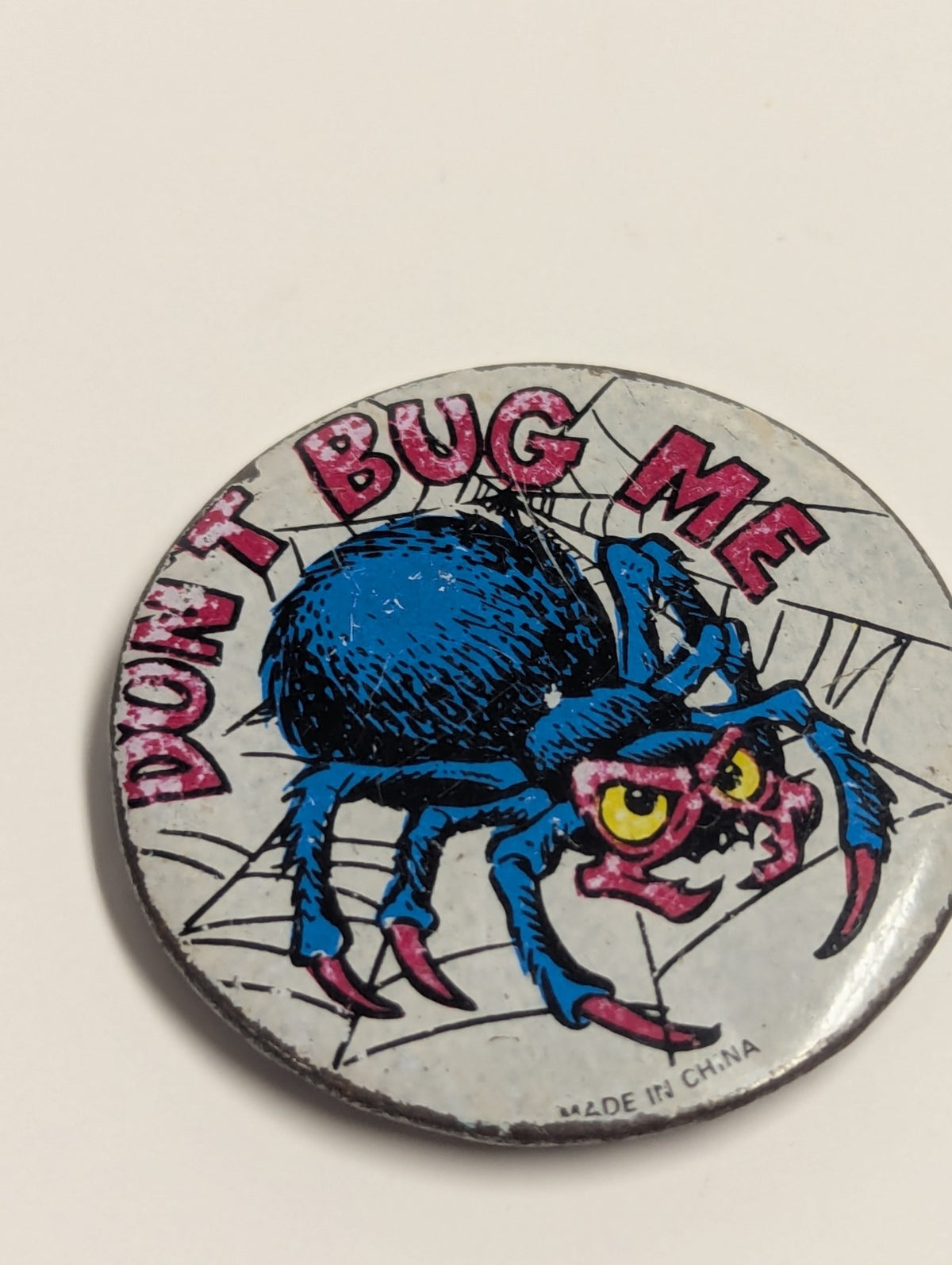 Vintage 1970's Don't Bug Me Comic Funny 1 1/2" Pinback Button Old Stock