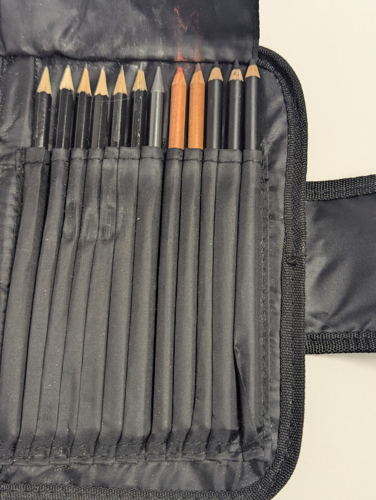 Sketching Pencils Drawing Kit Art Set with Carrying Case