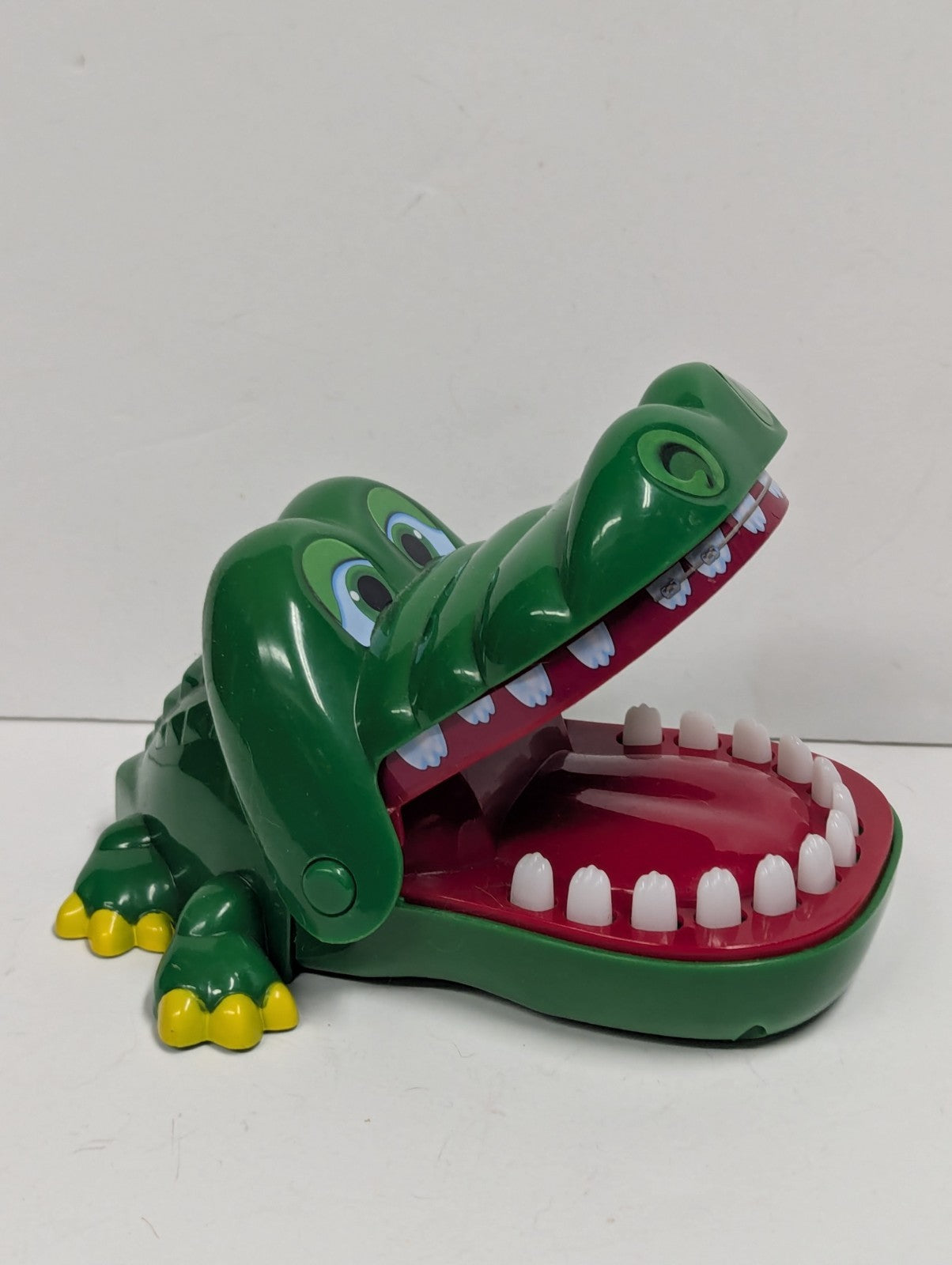 2010 CROCODILE DENTIST 6" Game by Winning Moves Games