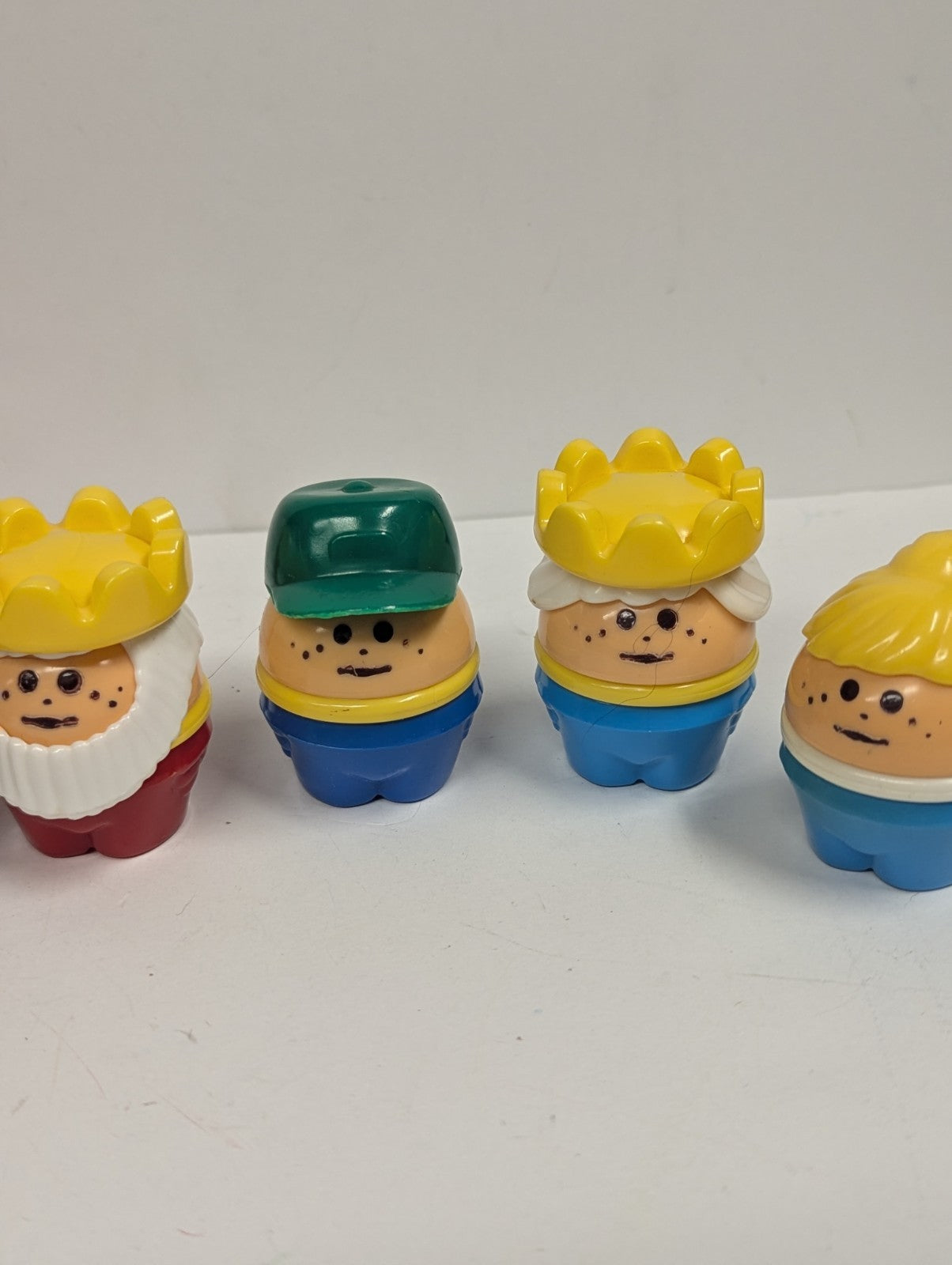 VINTAGE LITTLE TIKES Lot of 7 Wee Waffle Figures & Castle Horses for set #0900