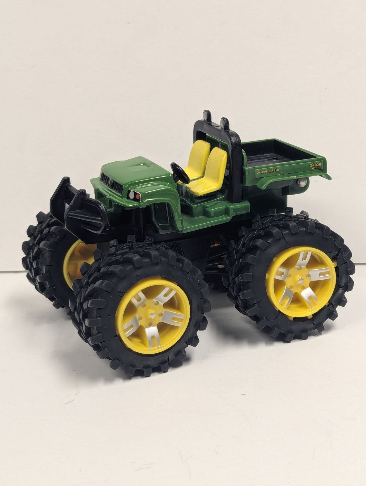 Ertl John Deere 1:43 Scale DieCast Gator 4x4 #0910Q00 