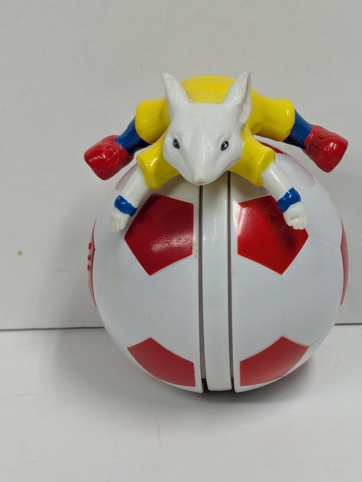 2002 Stuart Little 2 Soccer Ball 3.25" Wendy's Movie Action Figure Toy