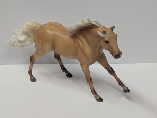 2007 Breyer Classics Walmart SR Palomino Hollywood Gold American QH Stallion