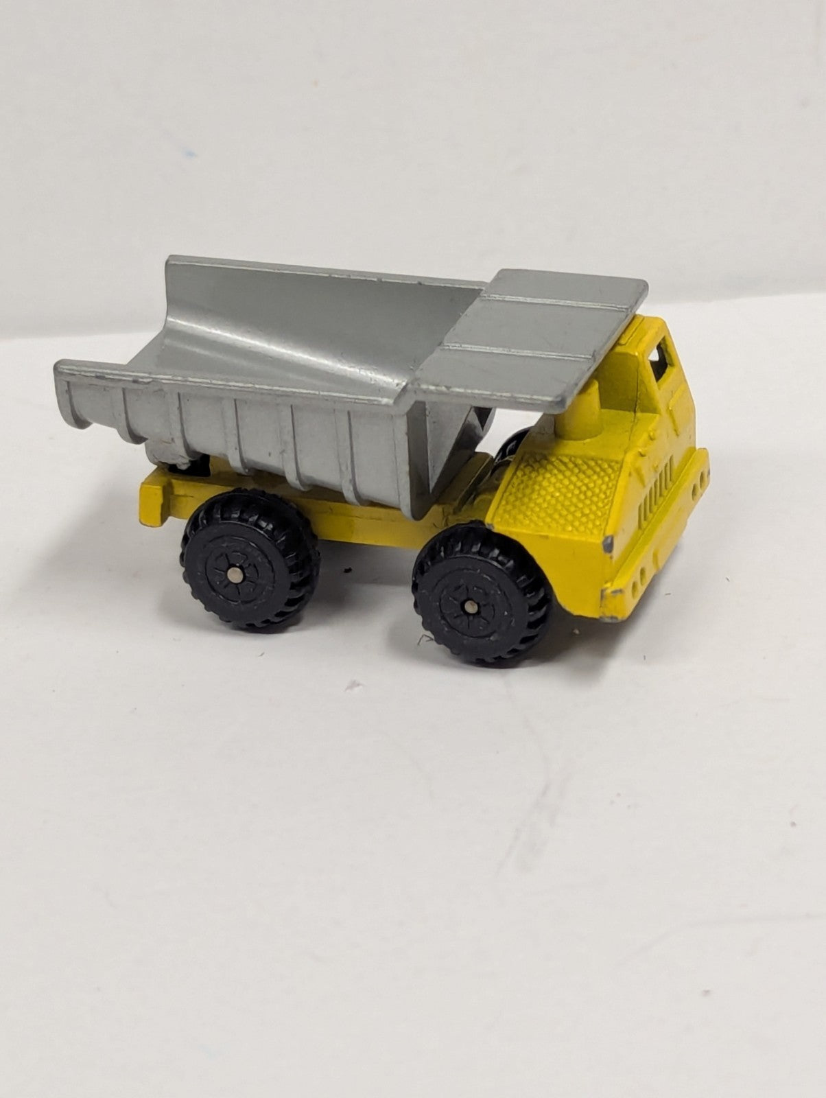1997 1/64 Scale M.M.T.L Die Cast Dump Truck Toy 