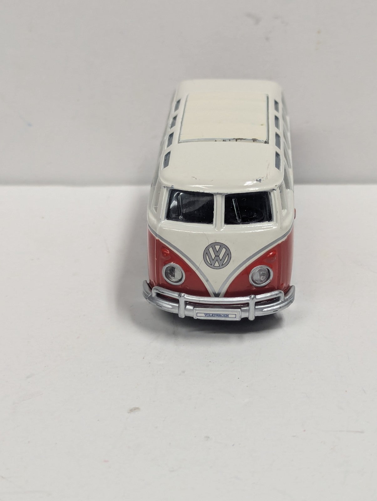 Maisto Volkswagen Van Samba  Toy Car Model - 1/43 Scale