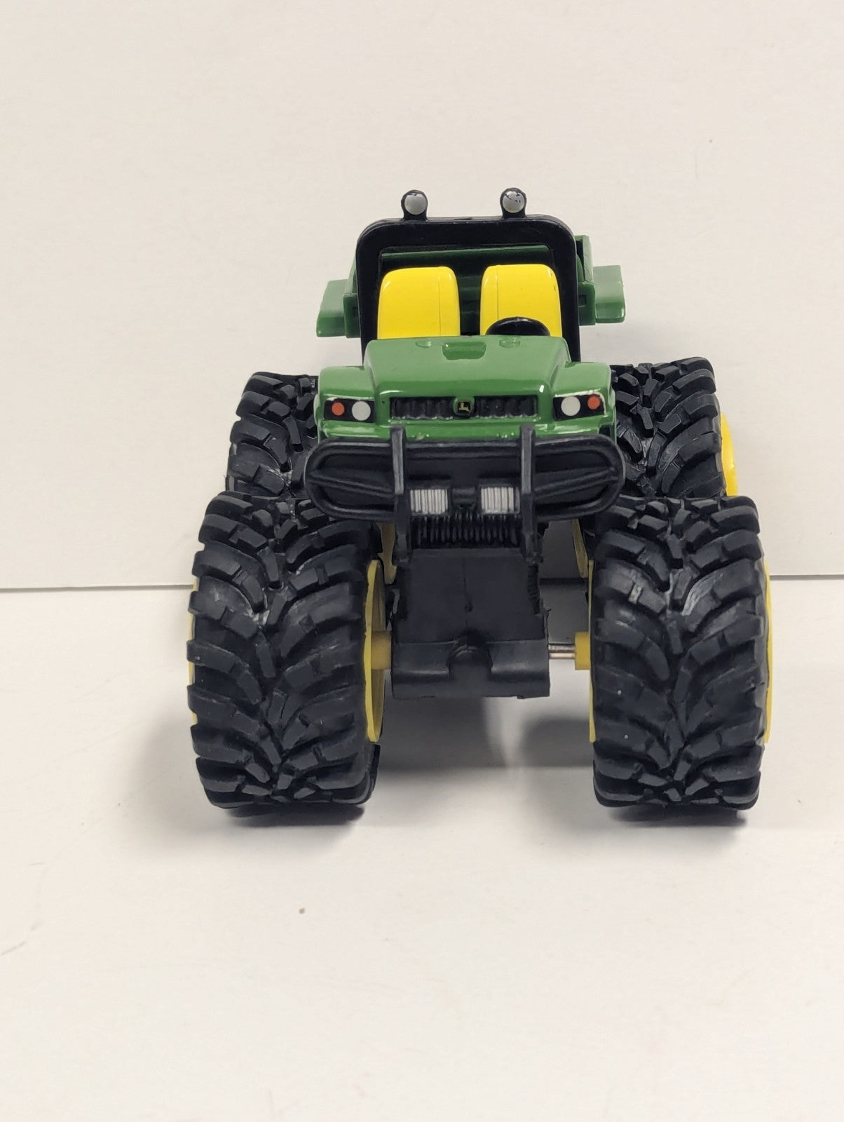 Ertl John Deere 1:43 Scale DieCast Gator 4x4 #0910Q00 
