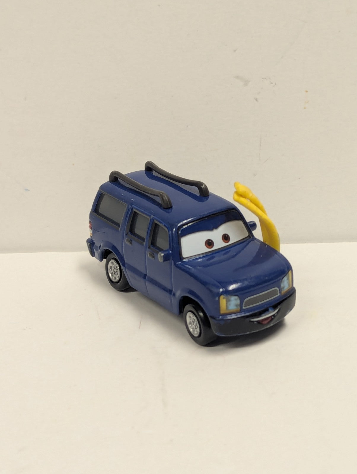 Mattel Disney Pixar  X4793 Clutch Foster 1:64 Loose