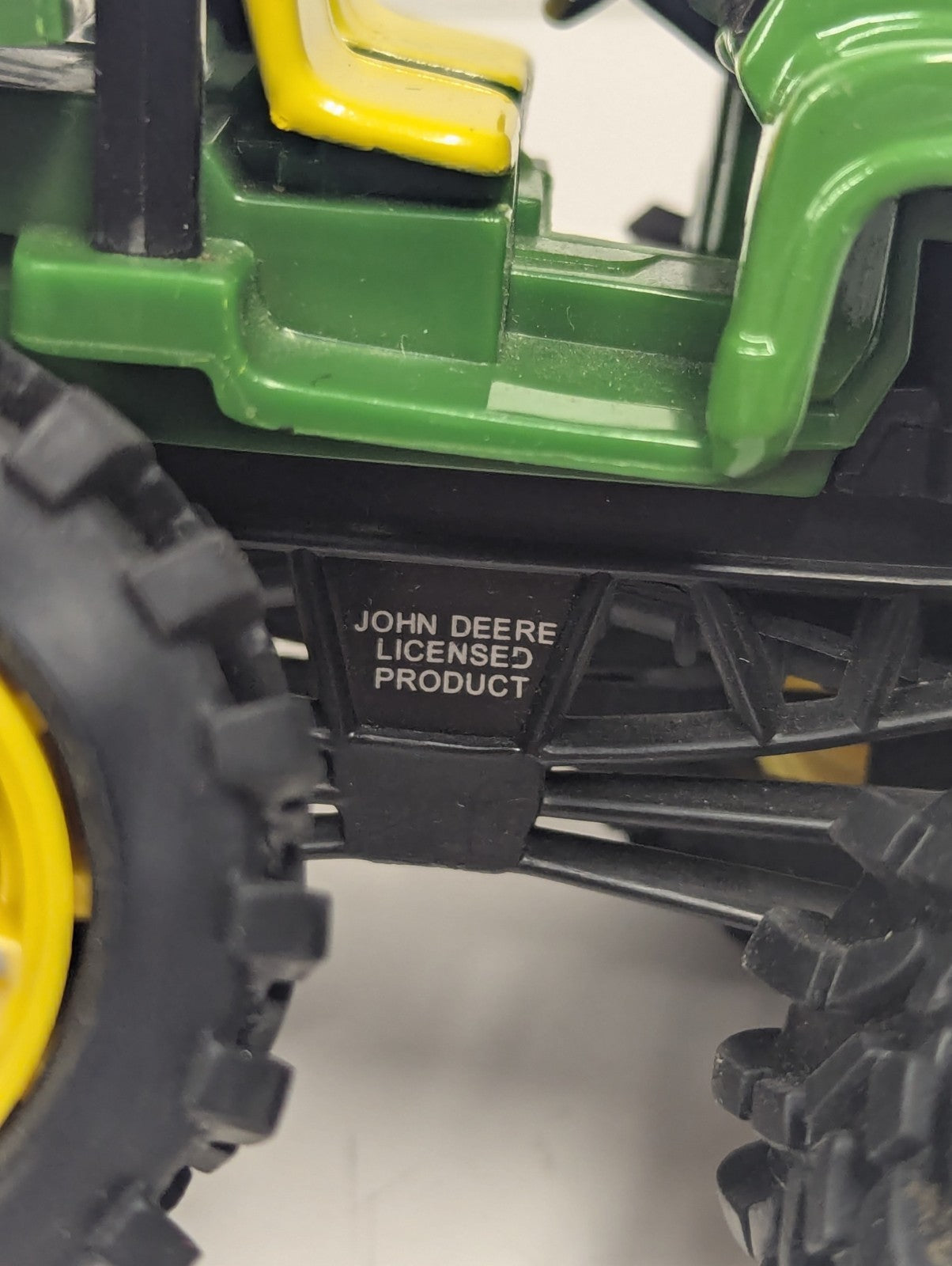 Ertl John Deere 1:43 Scale DieCast Gator 4x4 #0910Q00 