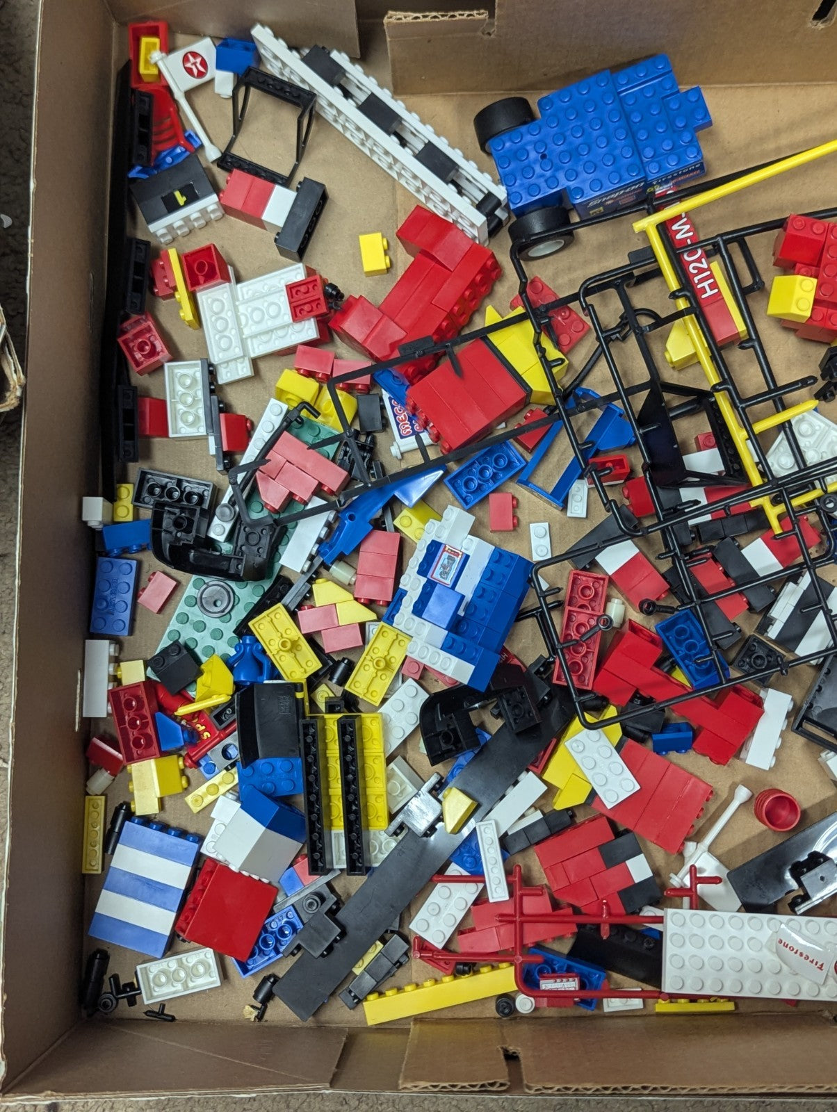 1996 MEGA BLOKS Motor Sport: Build & Race Speedway (9801) Damaged Box Incomplete