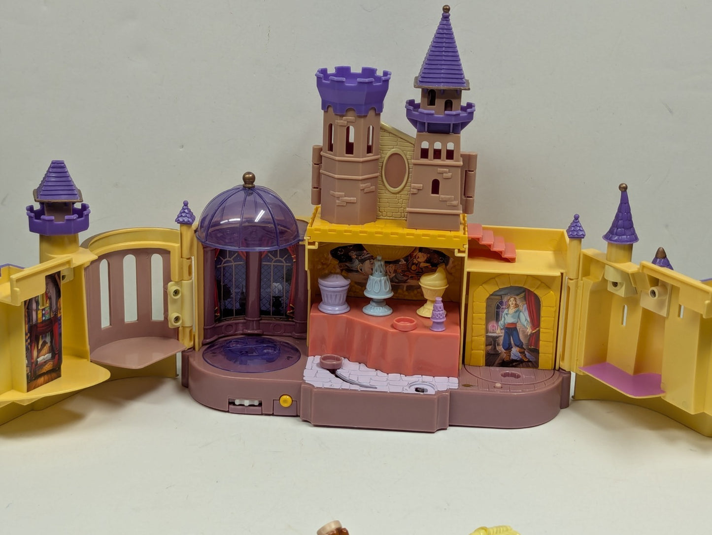 2002 Hasbro Beauty and the Beast Glowing Mirror Castle Playset Loose As is