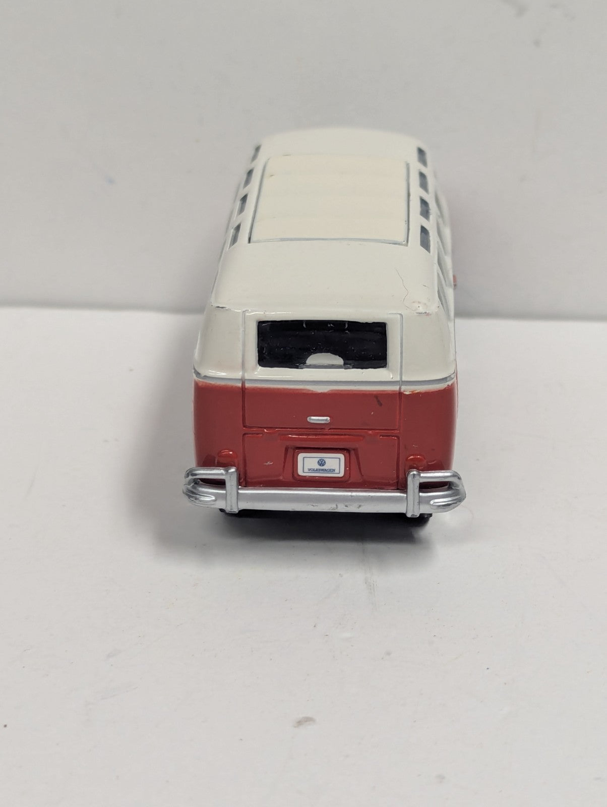 Maisto Volkswagen Van Samba  Toy Car Model - 1/43 Scale
