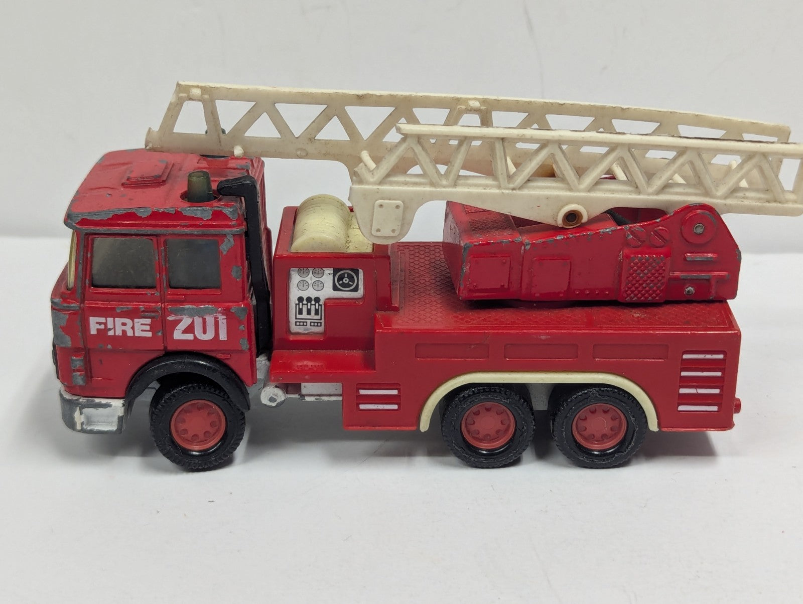 1988 MATCHBOX SUPER KINGS FIRE TRUCK 201 - LADDER RESCUE - Broken Ladder See Pic