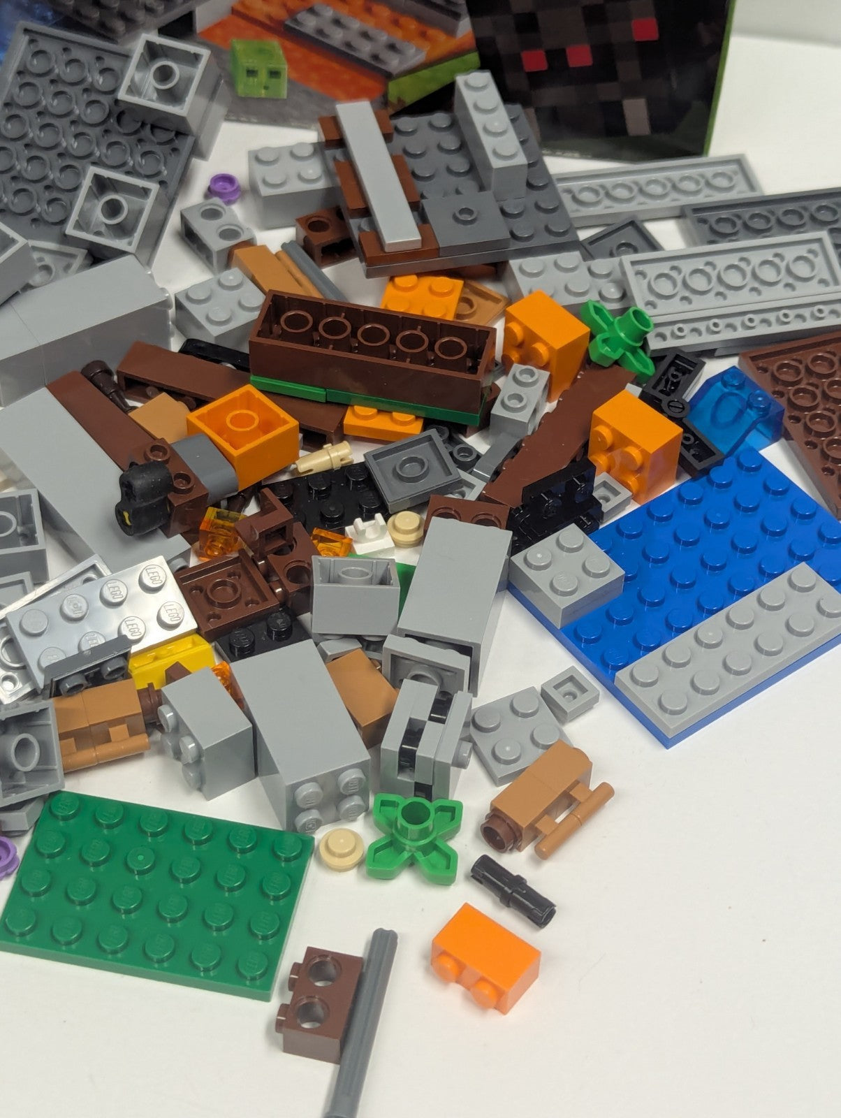 LEGO Minecraft: "The ""Abandoned"" Mine" (21166) Incomplete 