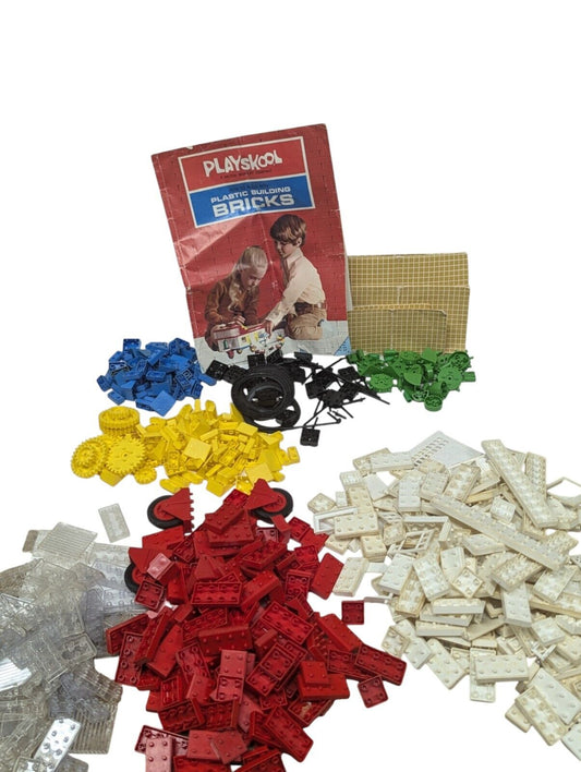 Vintage 1970 PLAYSKOOL Plastic Building Blocks Bricks Milton Bradley (SEE PICS)