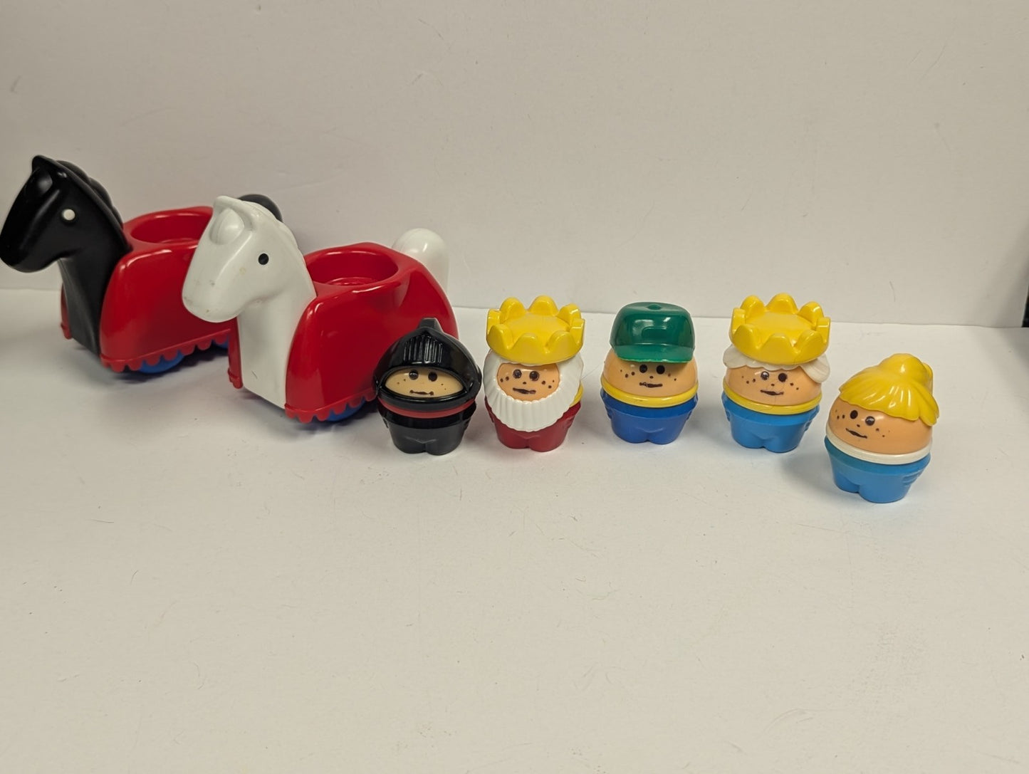 VINTAGE LITTLE TIKES Lot of 7 Wee Waffle Figures & Castle Horses for set #0900