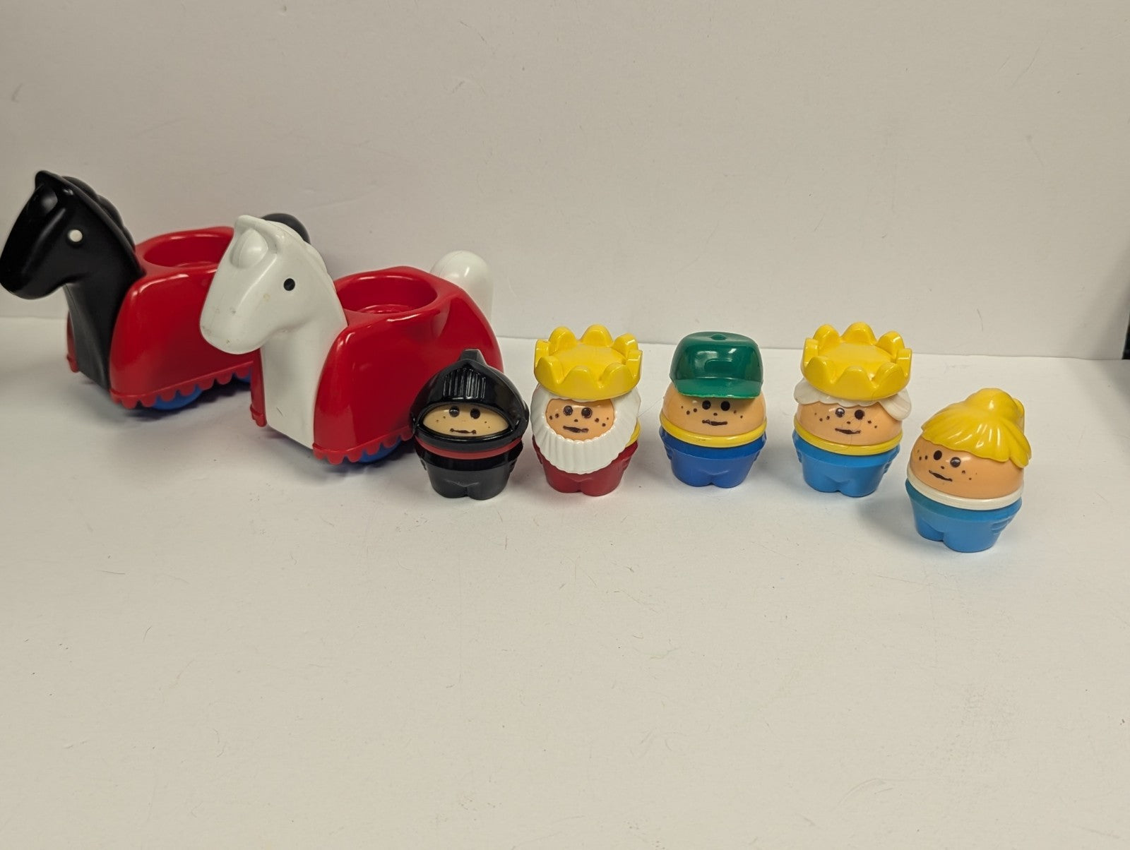 VINTAGE LITTLE TIKES Lot of 7 Wee Waffle Figures & Castle Horses for set #0900