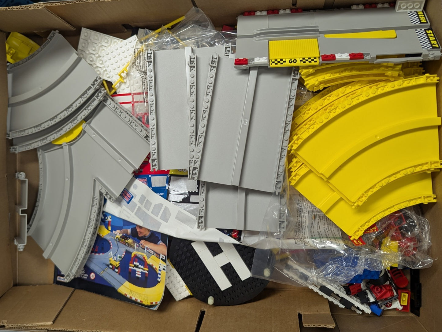 1996 MEGA BLOKS Motor Sport: Build & Race Speedway (9801) Damaged Box Incomplete